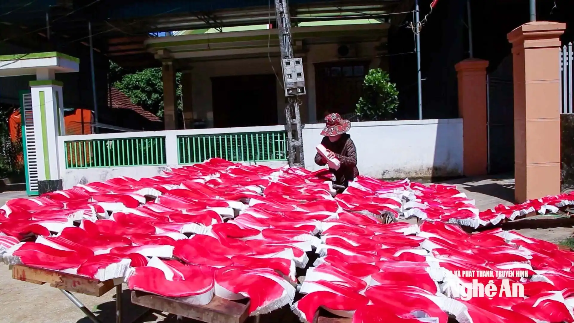 Giữ nghề hương trầm ở miền Tây xứ Nghệ