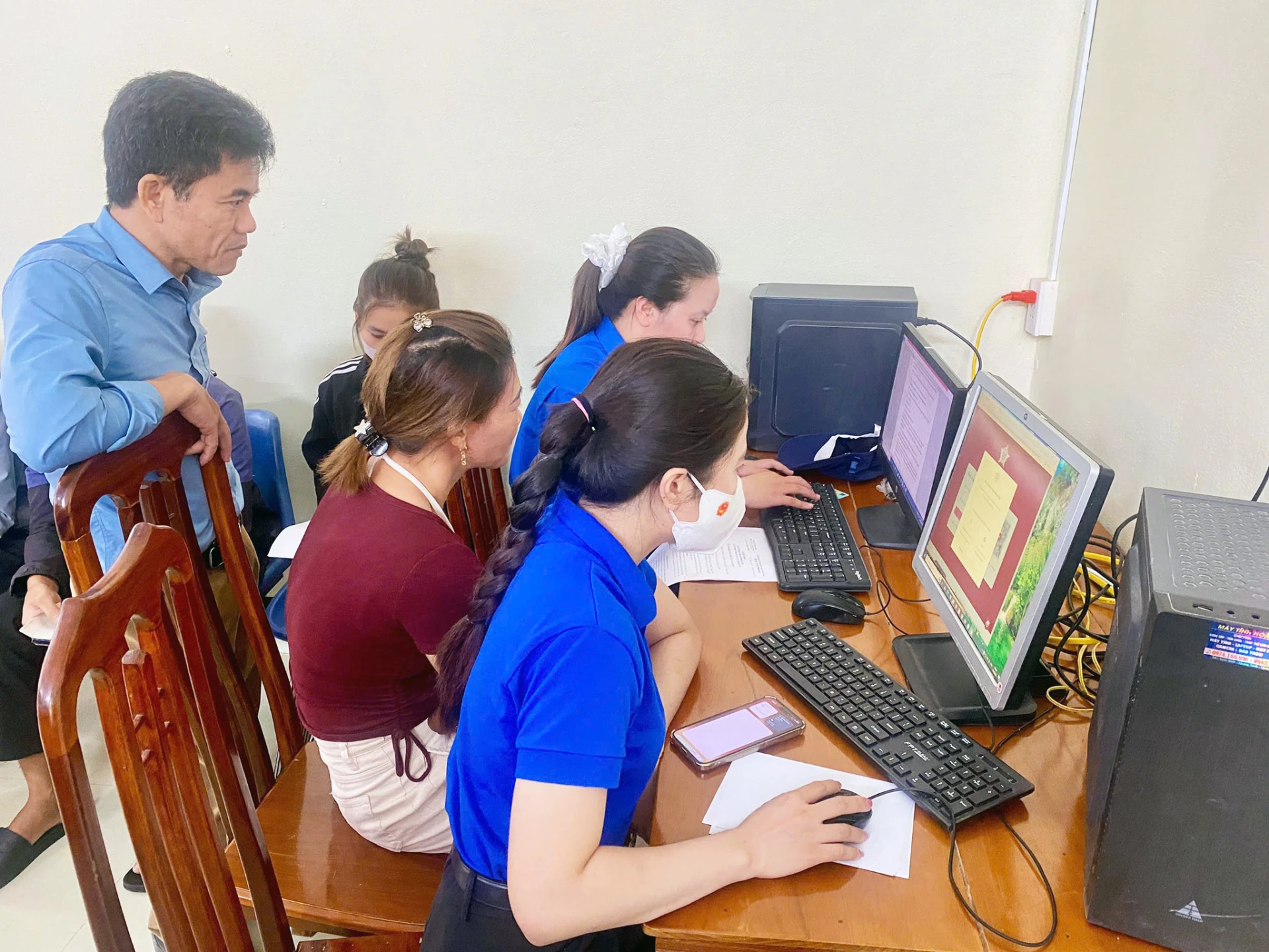 Góp sức trẻ xây dựng nông thôn mới