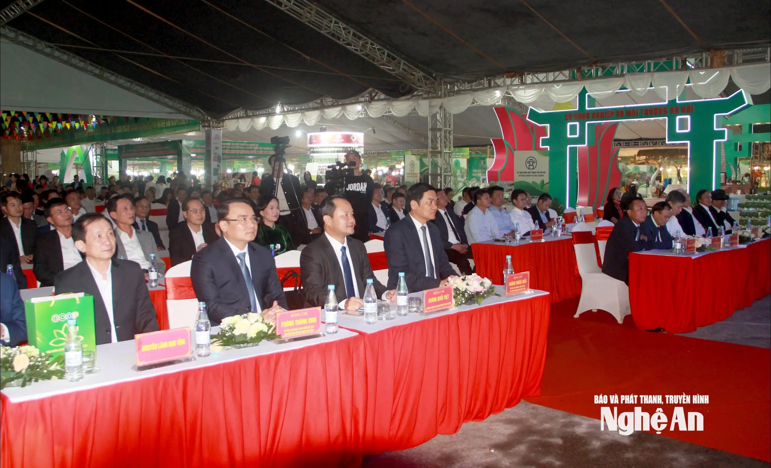 Khai mạc Hội chợ Kết nối cung cầu sản phẩm nông nghiệp tỉnh Nghệ An năm 2025