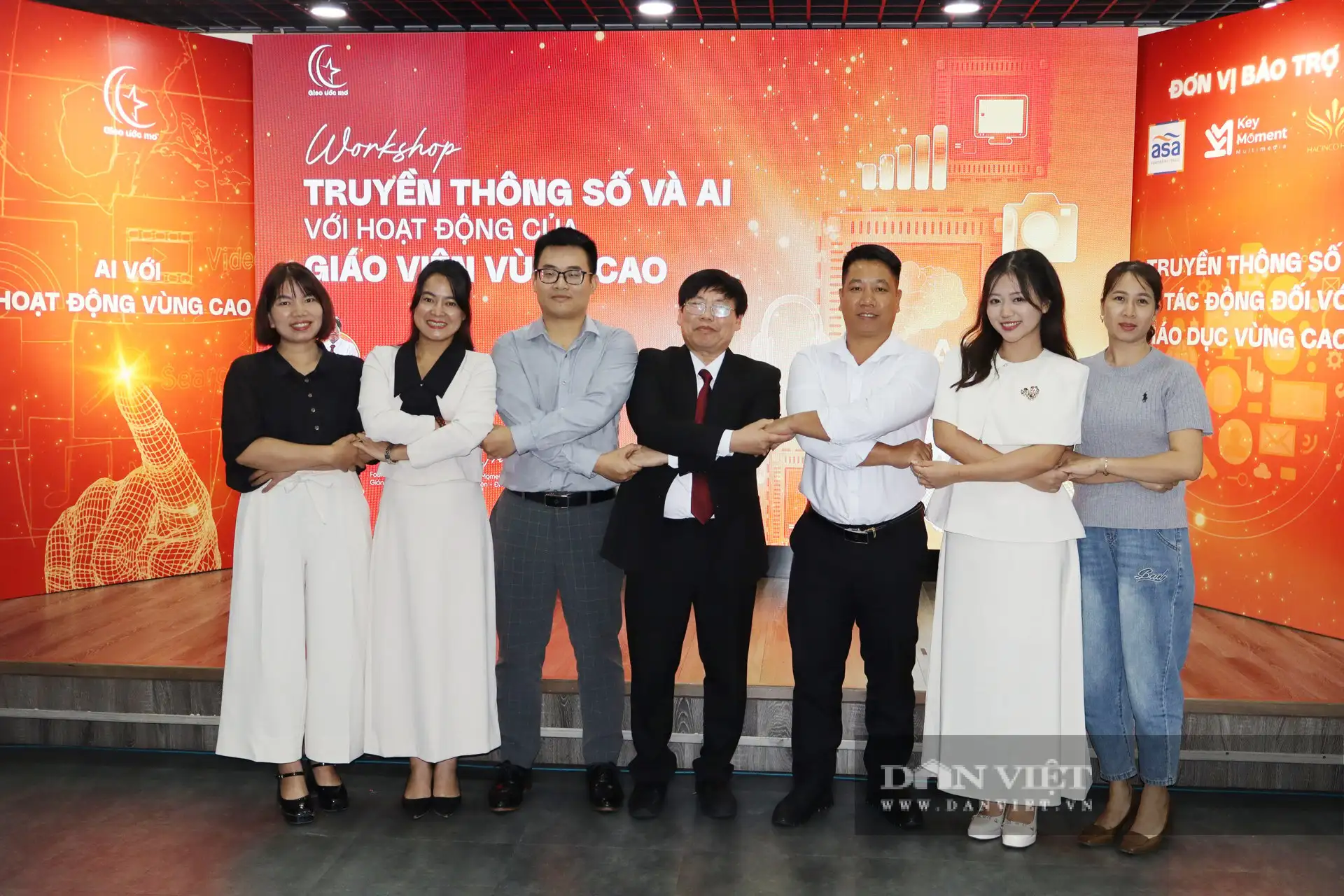 Mang công nghệ số về lớp học vùng cao Lào Cai, câu chuyện xúc động ở xã nông thôn mới Mỹ Lý, tỉnh Nghệ An