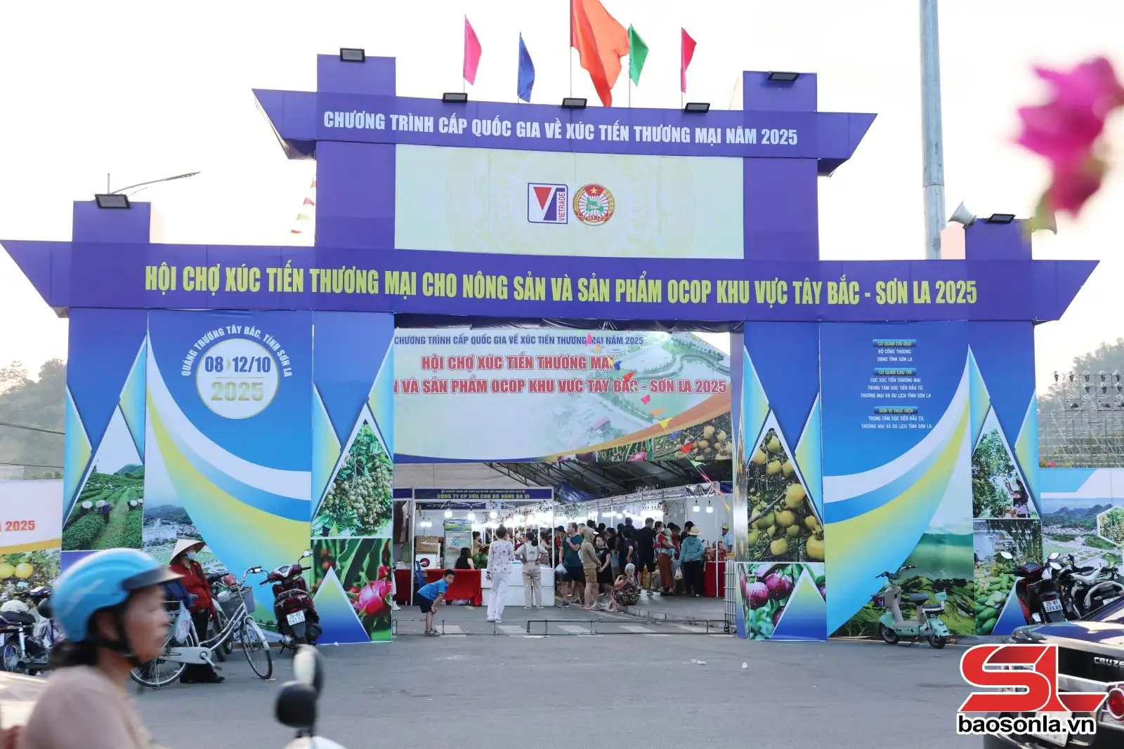 Mang sản phẩm đi xa, mang văn hóa đi cùng