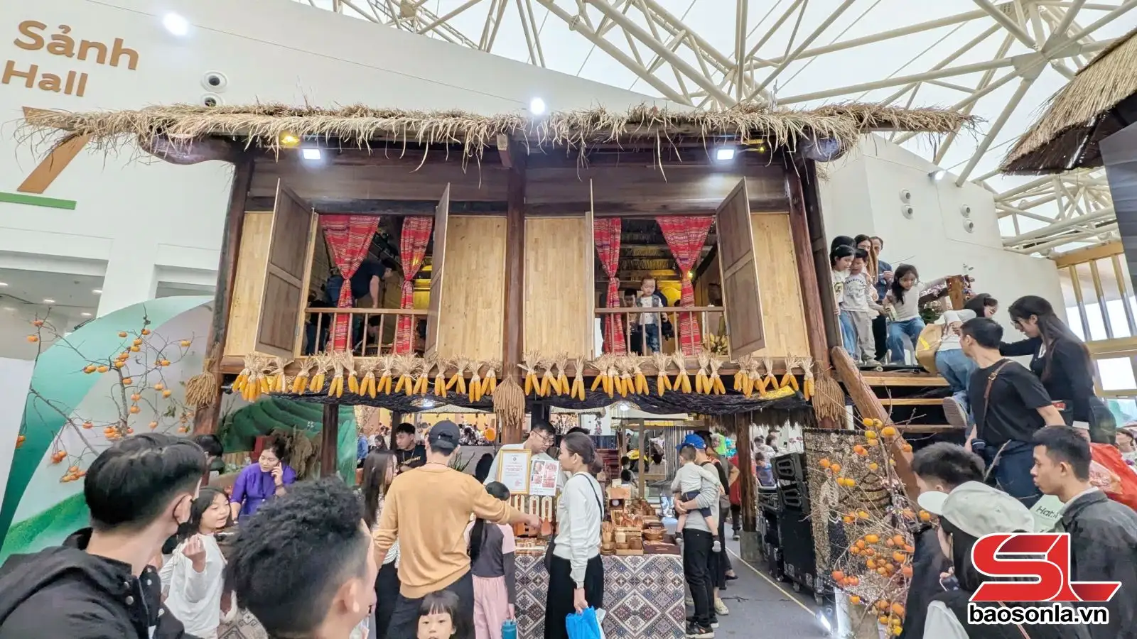 Mang sản phẩm đi xa, mang văn hóa đi cùng