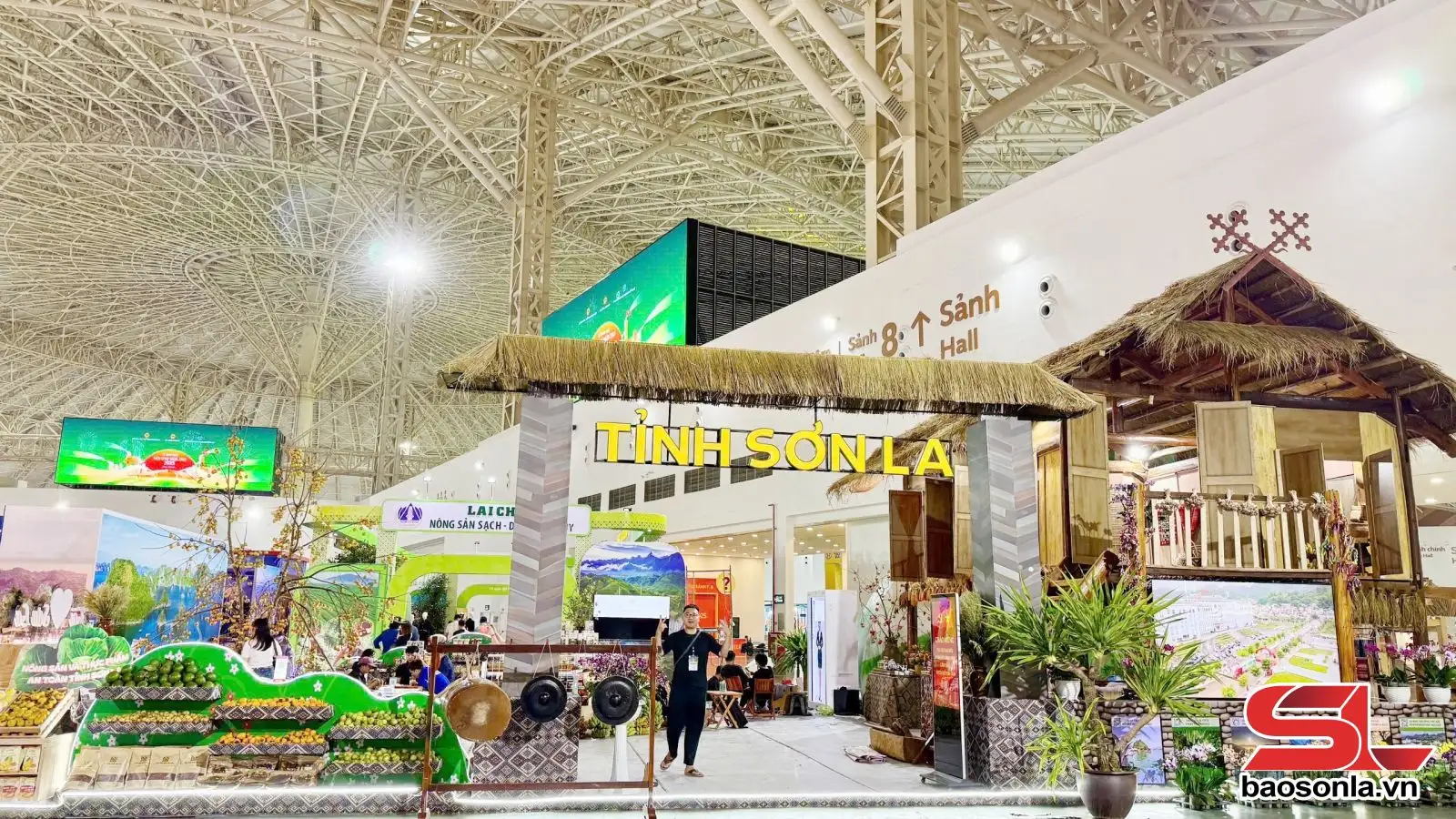 Mang sản phẩm đi xa, mang văn hóa đi cùng