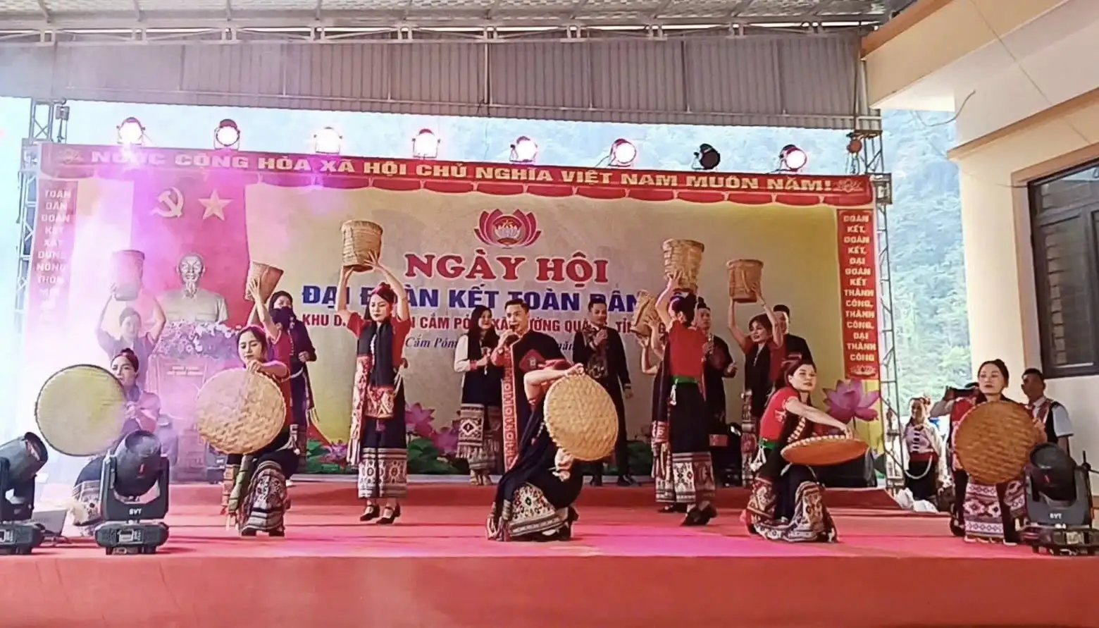 Phát huy vai trò của Mặt trận Tổ quốc và các tổ chức chính trị &#8211; xã hội trong phong trào xây dựng đời sống văn hóa cơ sở gắn với xây dựng nông thôn mới ở Nghệ An