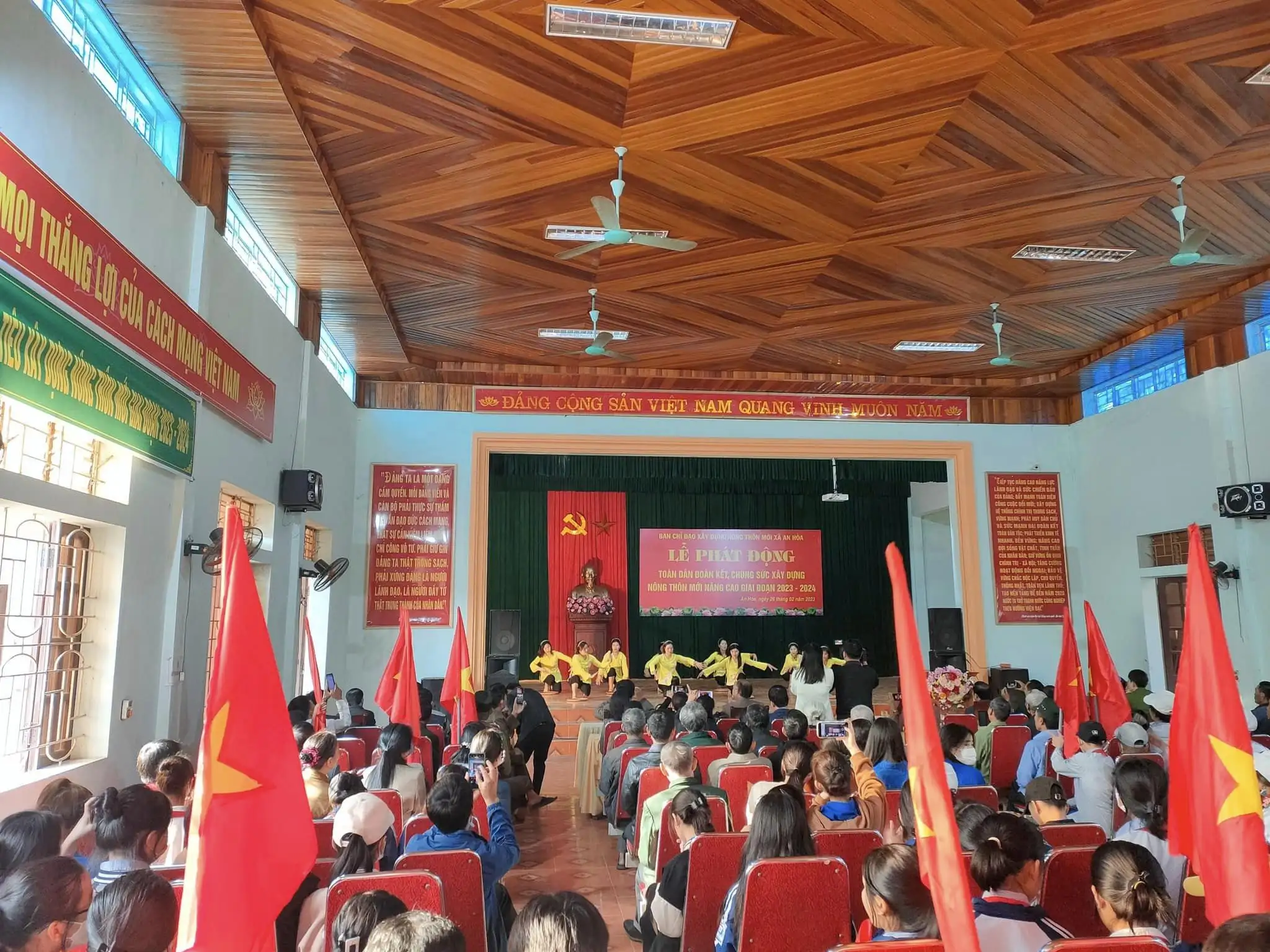 Đẩy mạnh dân chủ trong xây dựng thôn, xóm, bản văn hóa kiểu mẫu gắn với xây dựng nông thôn mới ở Nghệ An trong giai đoạn mới