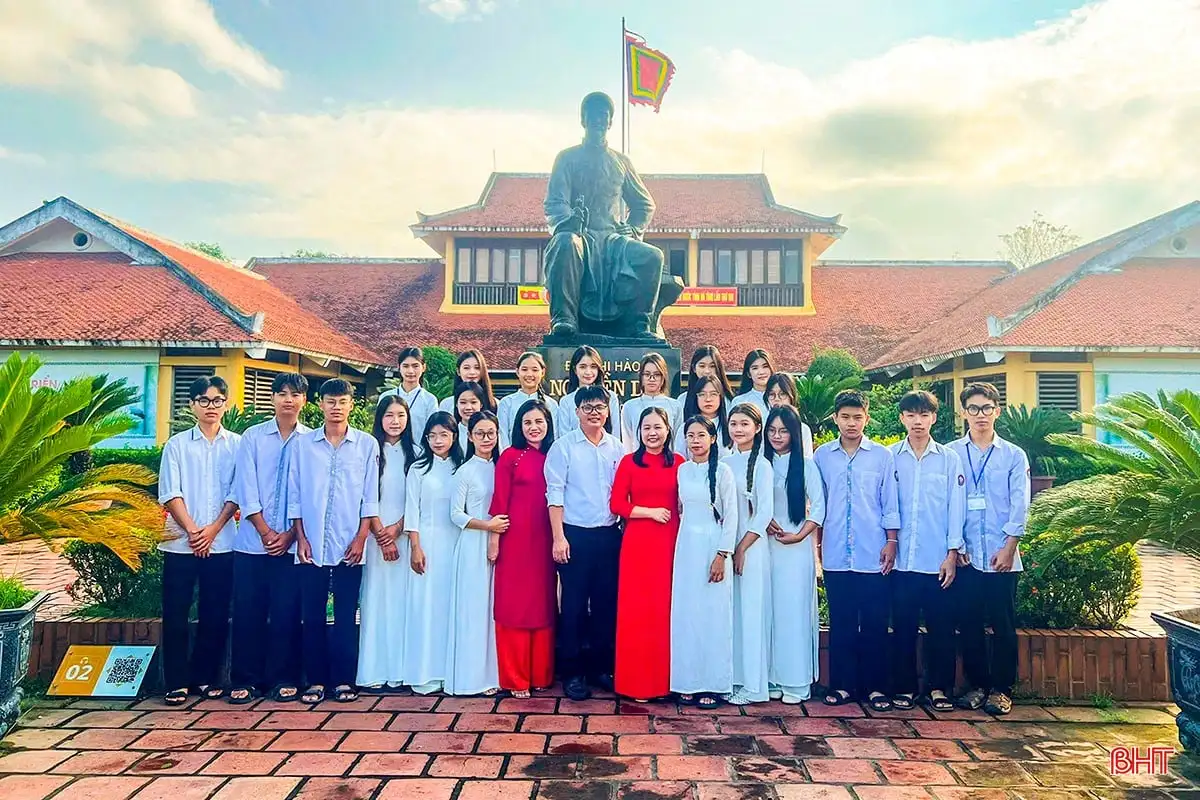 Xã Tiên Điền, tỉnh Hà Tĩnh có làng khoa bảng, tuyến đường nông thôn mới kiểu mẫu đẹp thênh thang, 2 bên là to, biệt thự