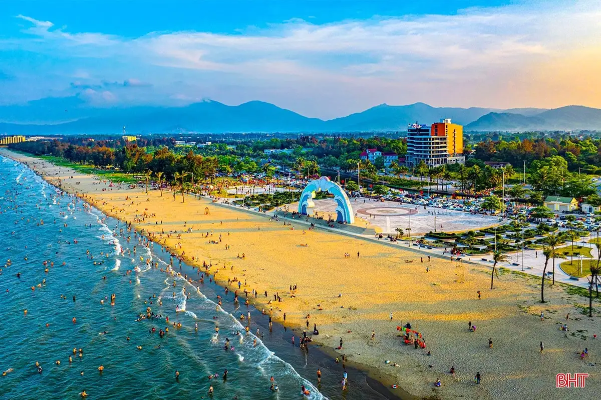 Xã Tiên Điền, tỉnh Hà Tĩnh có làng khoa bảng, tuyến đường nông thôn mới kiểu mẫu đẹp thênh thang, 2 bên là to, biệt thự