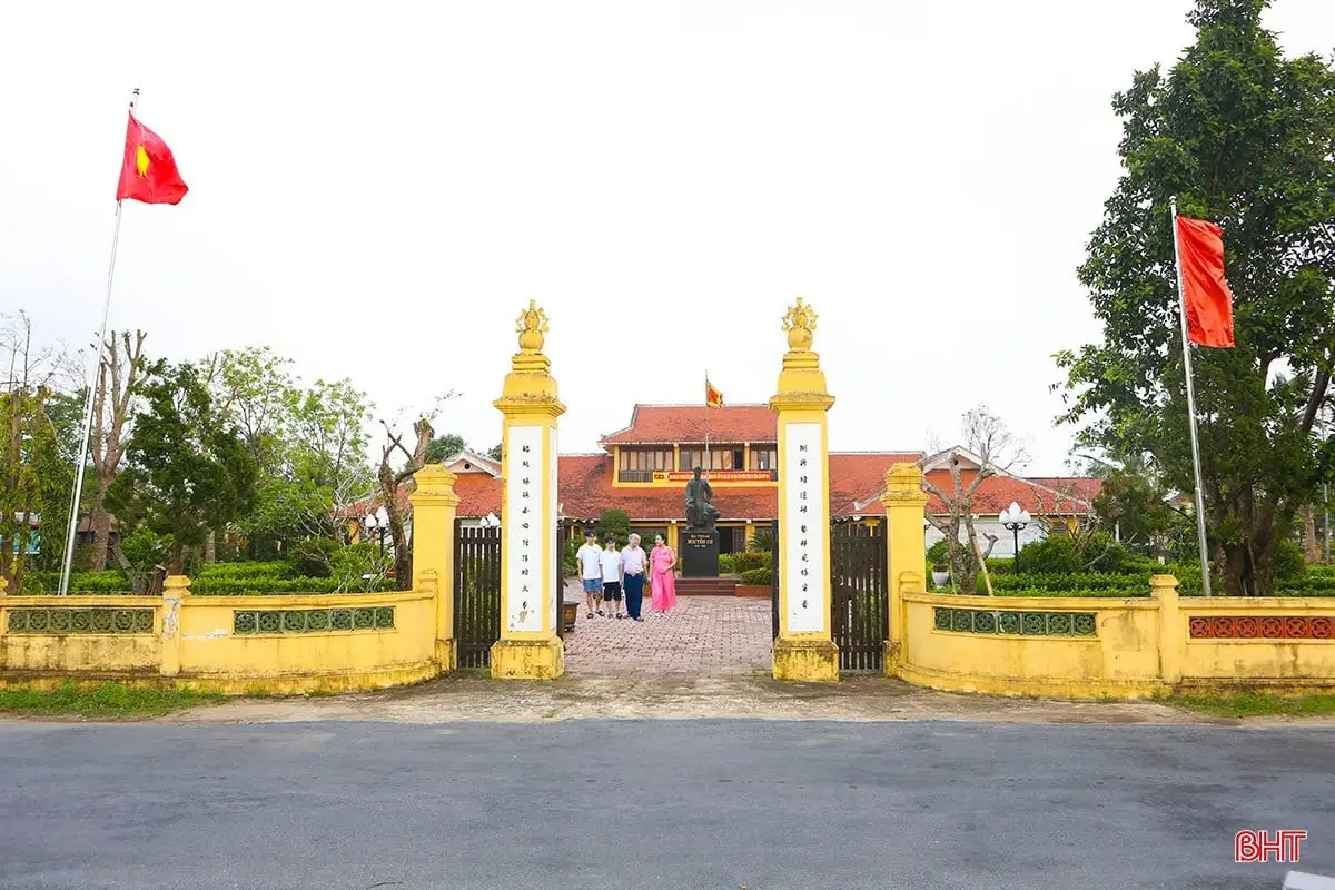 Xã Tiên Điền, tỉnh Hà Tĩnh có làng khoa bảng, tuyến đường nông thôn mới kiểu mẫu đẹp thênh thang, 2 bên là to, biệt thự