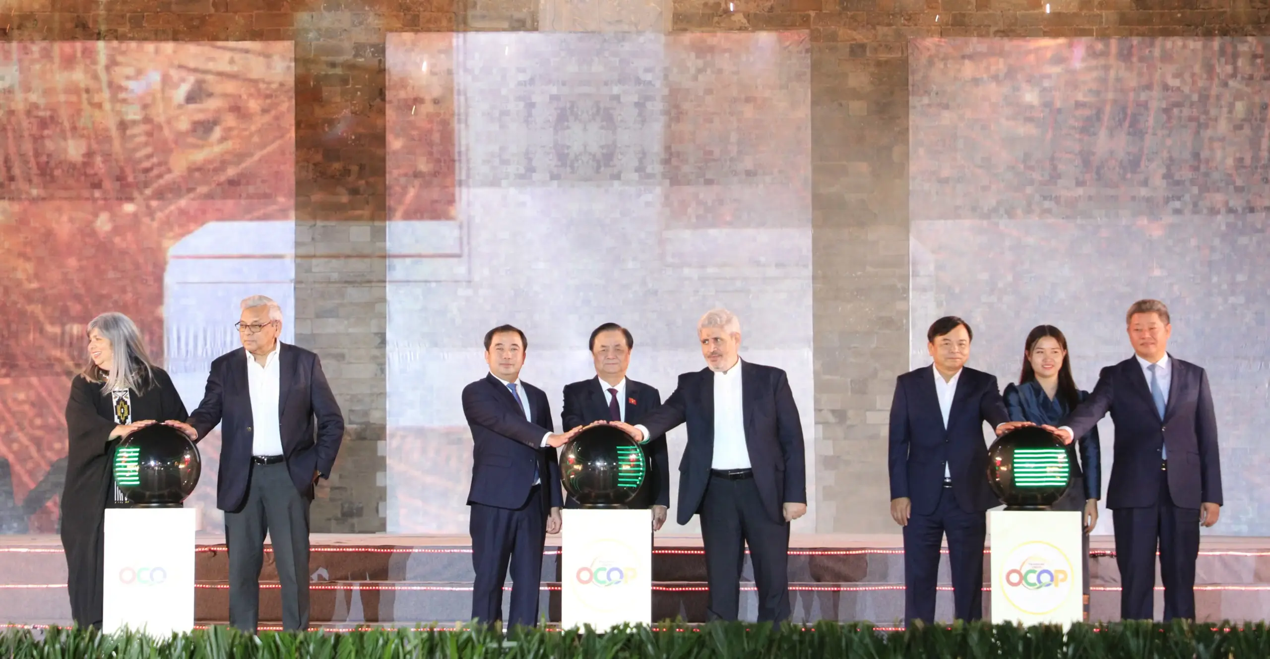 FESTIVAL OCOP VIỆT NAM 2025: Khi những sản vật làng quê thắp sáng Hoàng thành Thăng Long