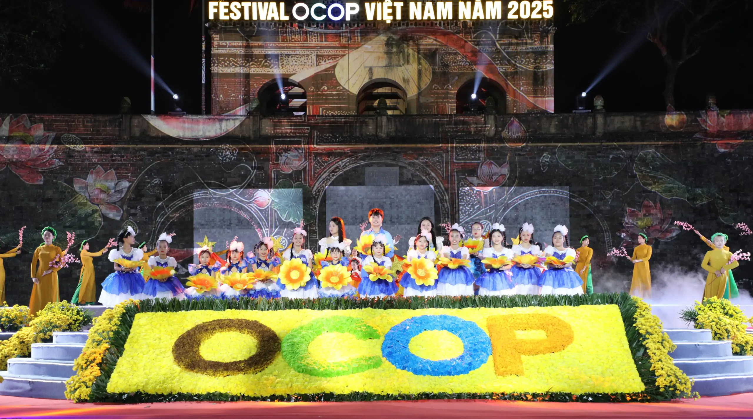 FESTIVAL OCOP VIỆT NAM 2025: Khi những sản vật làng quê thắp sáng Hoàng thành Thăng Long