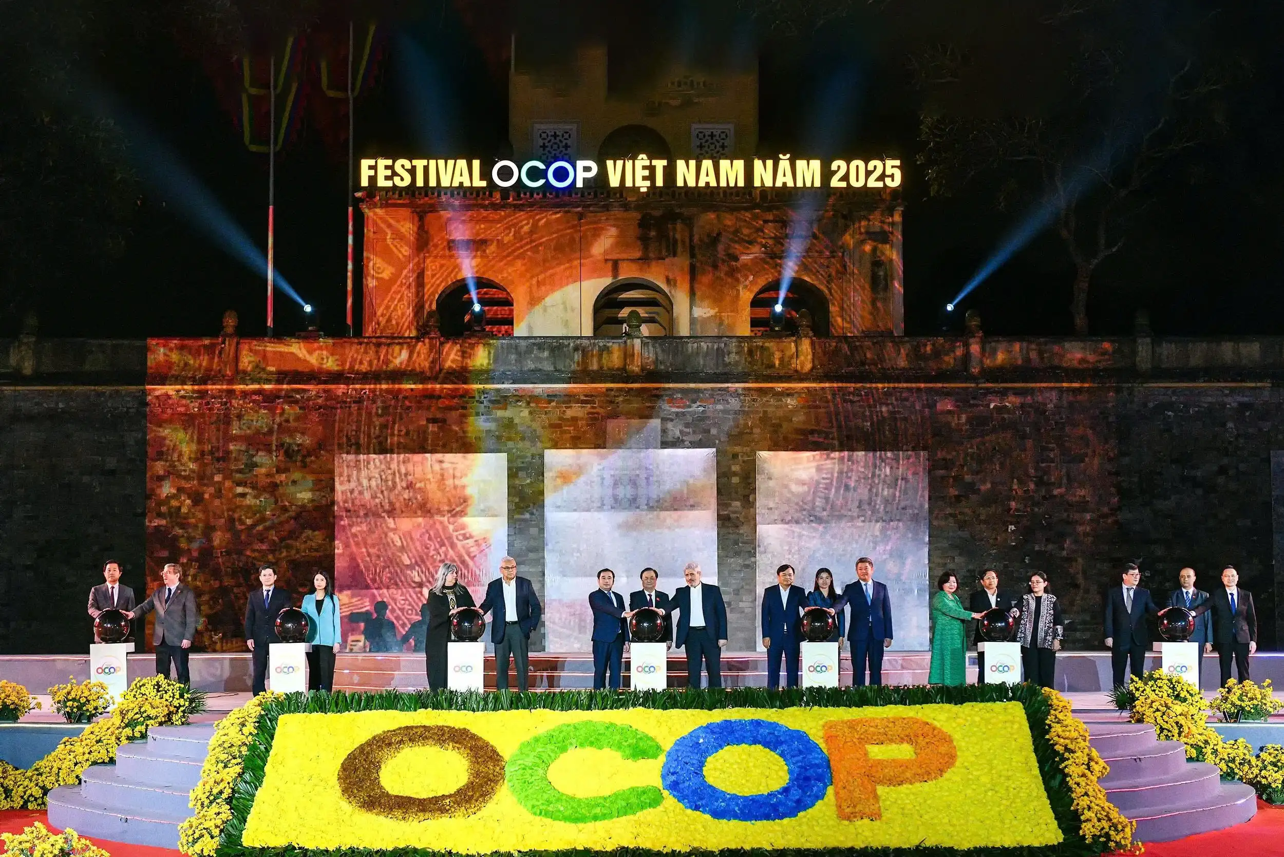 FESTIVAL OCOP VIỆT NAM 2025: Khi những sản vật làng quê thắp sáng Hoàng thành Thăng Long