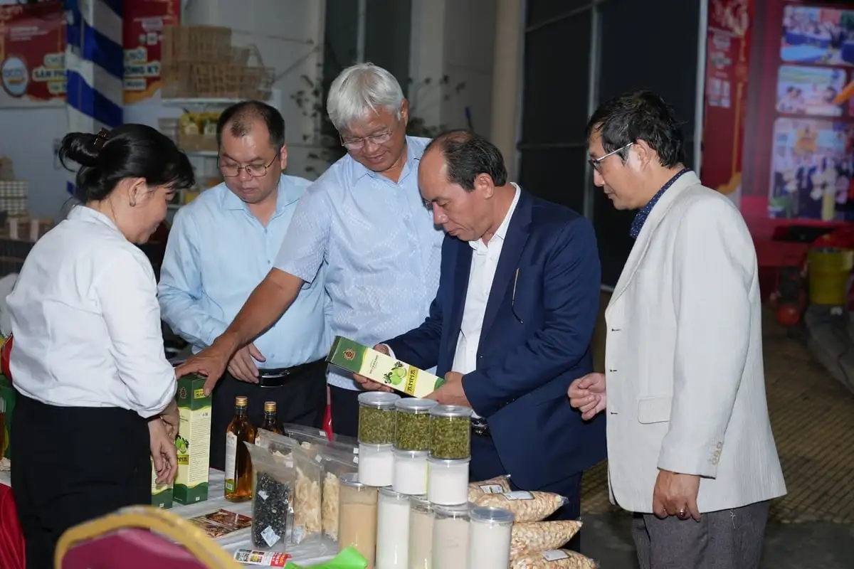 Khai mạc hội chợ ‘Sắc hương OCOP và Tết cổ truyền dân tộc’