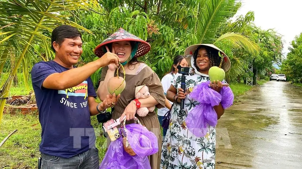 Du lịch Khánh Hòa trong không gian phát triển mới: Quà quê xây nên thương hiệu