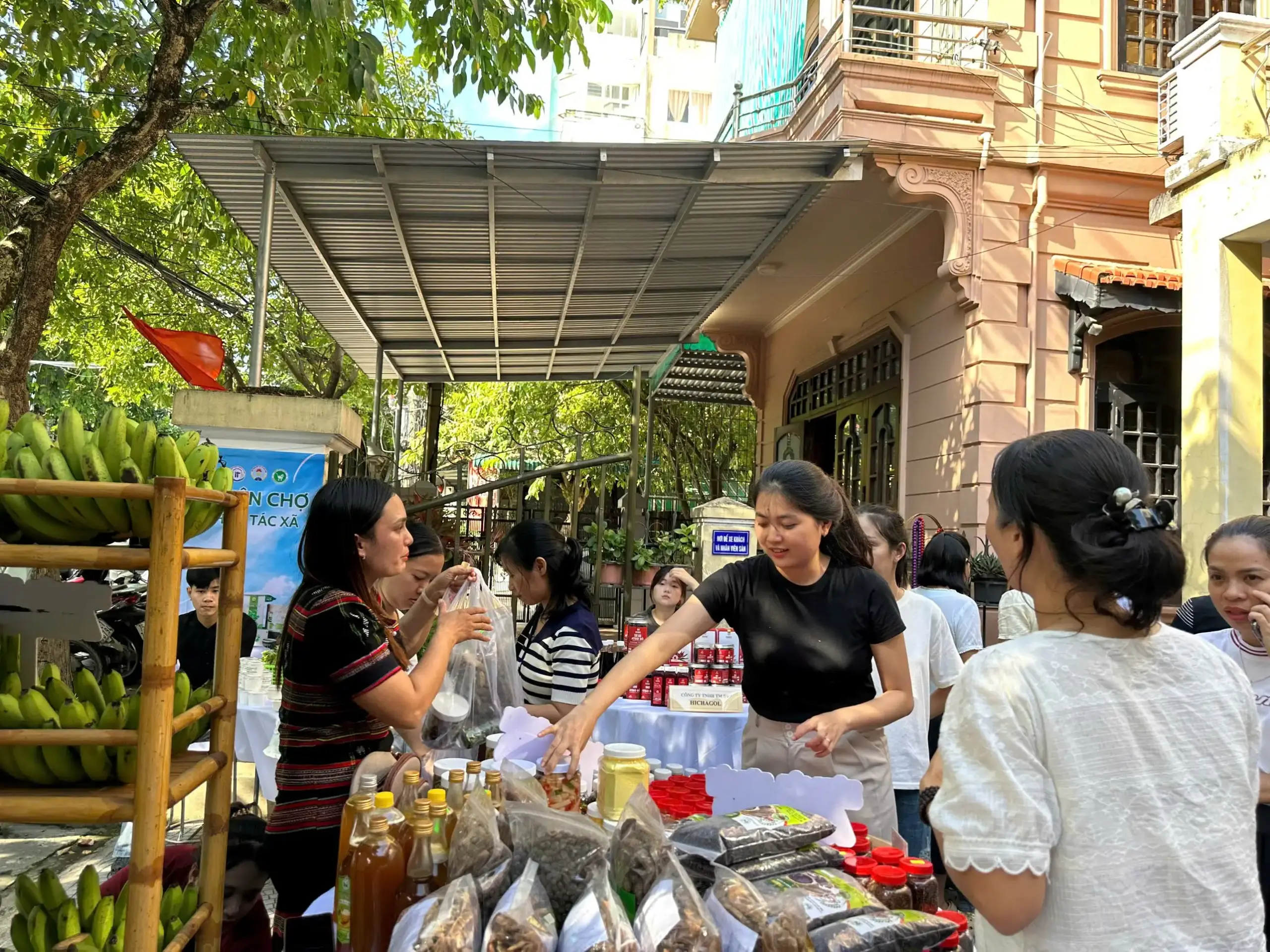 Đưa nông sản địa phương đến gần người tiêu dùng