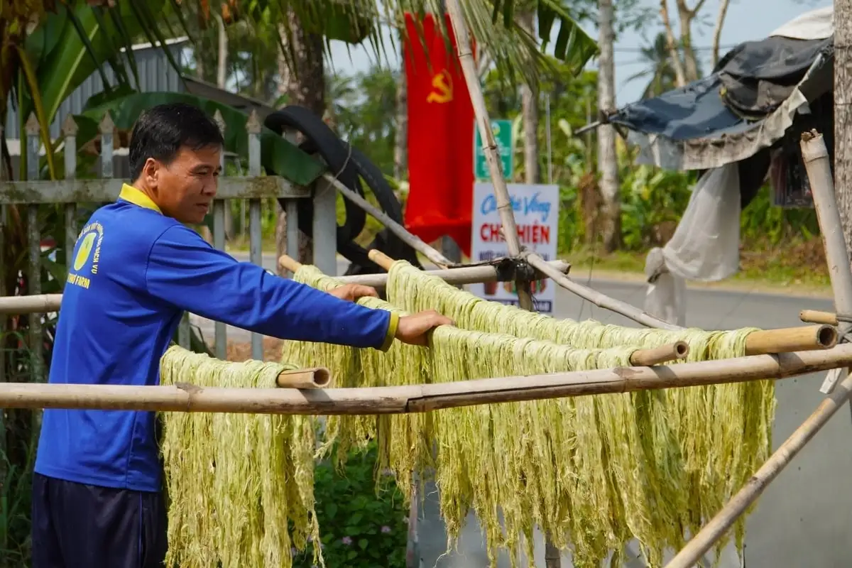 Ép lá khóm tạo sợi, tăng nguồn thu, tạo việc làm
