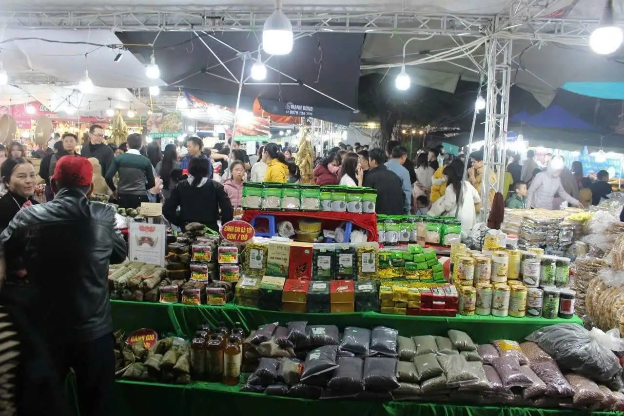 Gần 100 gian hàng tham gia hội chợ kết nối sản phẩm OCOP phường Phú Lương