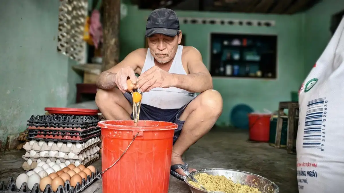 Giữ hồn bánh truyền thống trong nhịp Tết quê