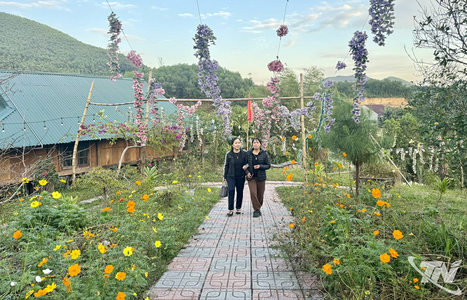 Khai thác thế mạnh trên đất quê hương