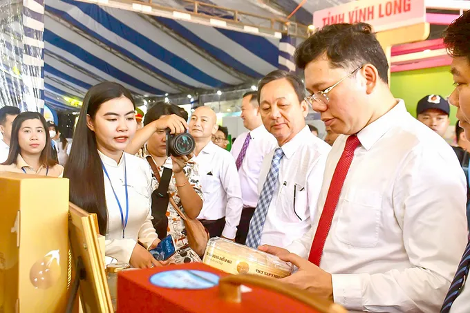 Mỗi sản phẩm OCOP kể một câu chuyện quê hương