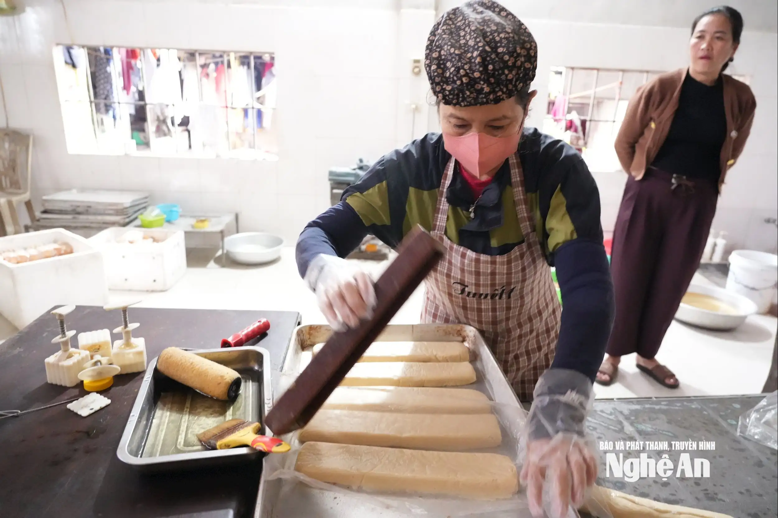 Người đưa nghề bánh nướng về làng, mở lối sinh kế nông thôn mới ở Văn Hiến