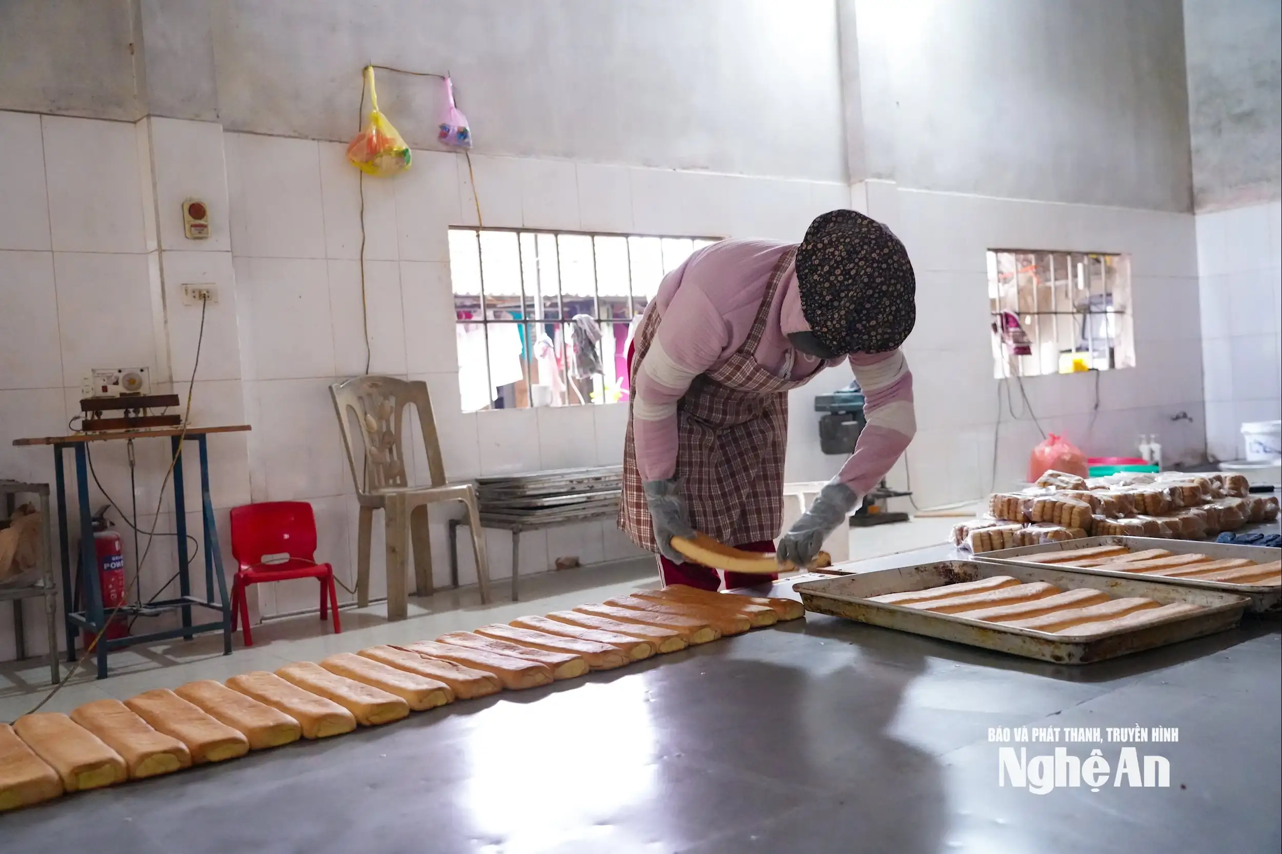 Người đưa nghề bánh nướng về làng, mở lối sinh kế nông thôn mới ở Văn Hiến