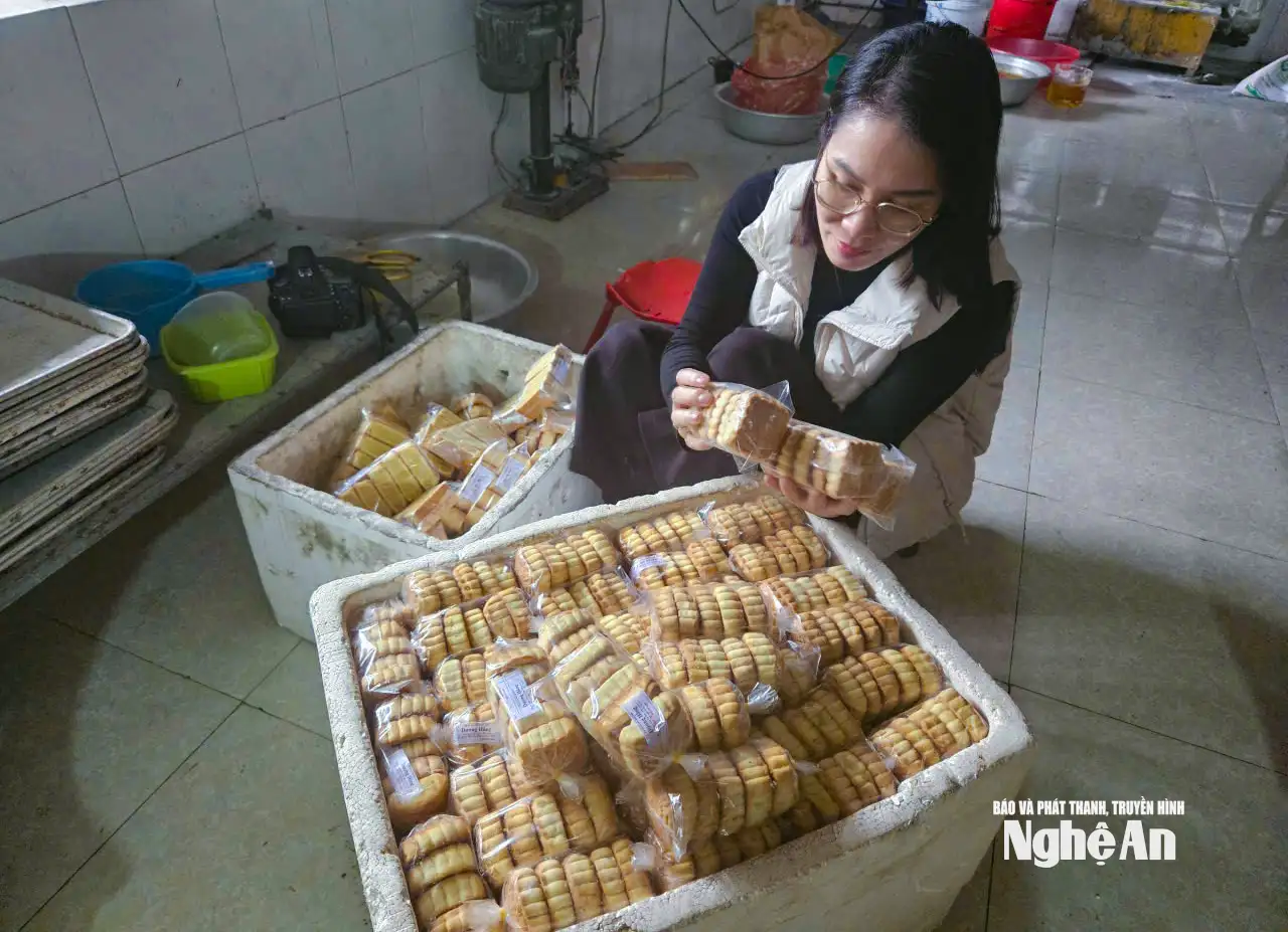 Người đưa nghề bánh nướng về làng, mở lối sinh kế nông thôn mới ở Văn Hiến