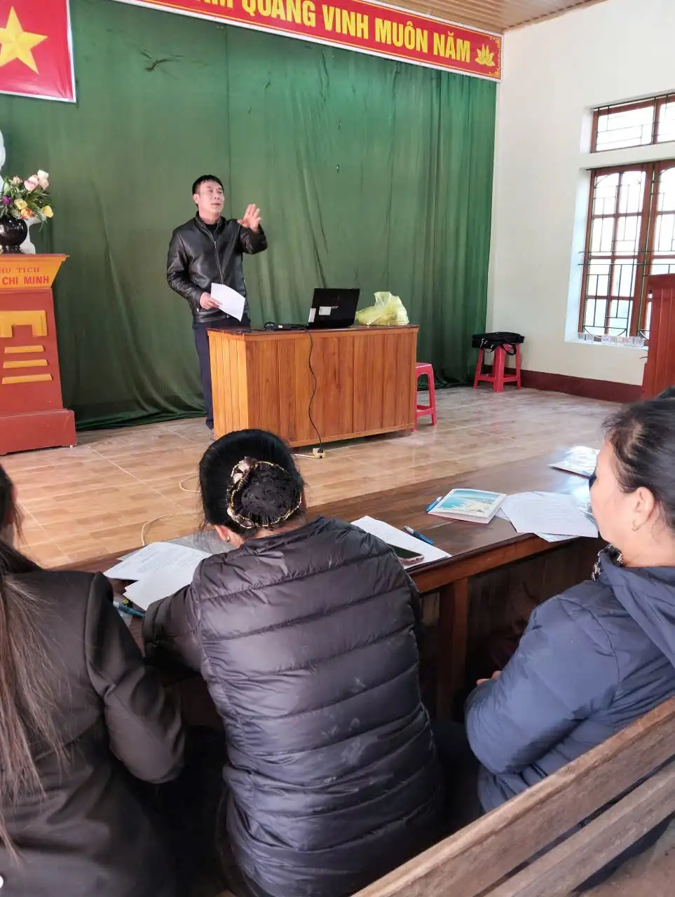 TẬP HUẤN KỸ THUẬT CHĂN NUÔI GÀ ĐỊA PHƯƠNG THƯƠNG PHẨM TẠI XÃ CAM PHỤC