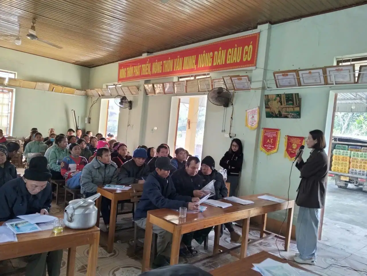 TẬP HUẤN KỸ THUẬT CHĂN NUÔI GÀ ĐỊA PHƯƠNG THƯƠNG PHẨM TẠI XÃ MẬU THẠCH