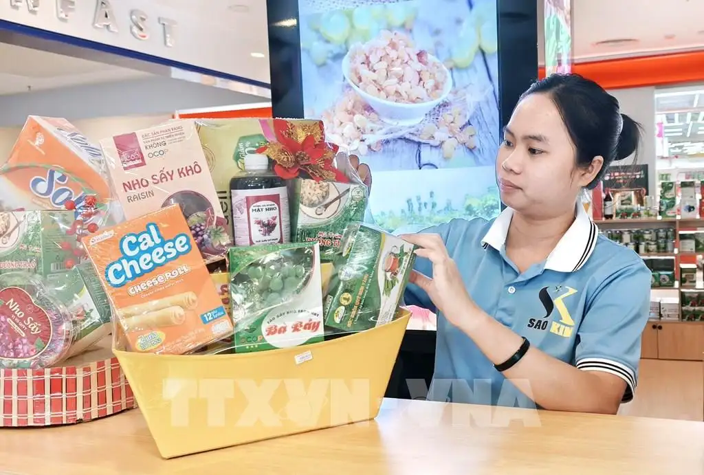 Sôi động thị trường giỏ quà Tết gắn với đặc sản OCOP