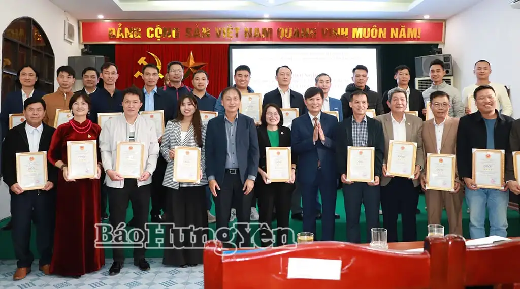 Trao giấy chứng nhận 44 sản phẩm OCOP năm 2025