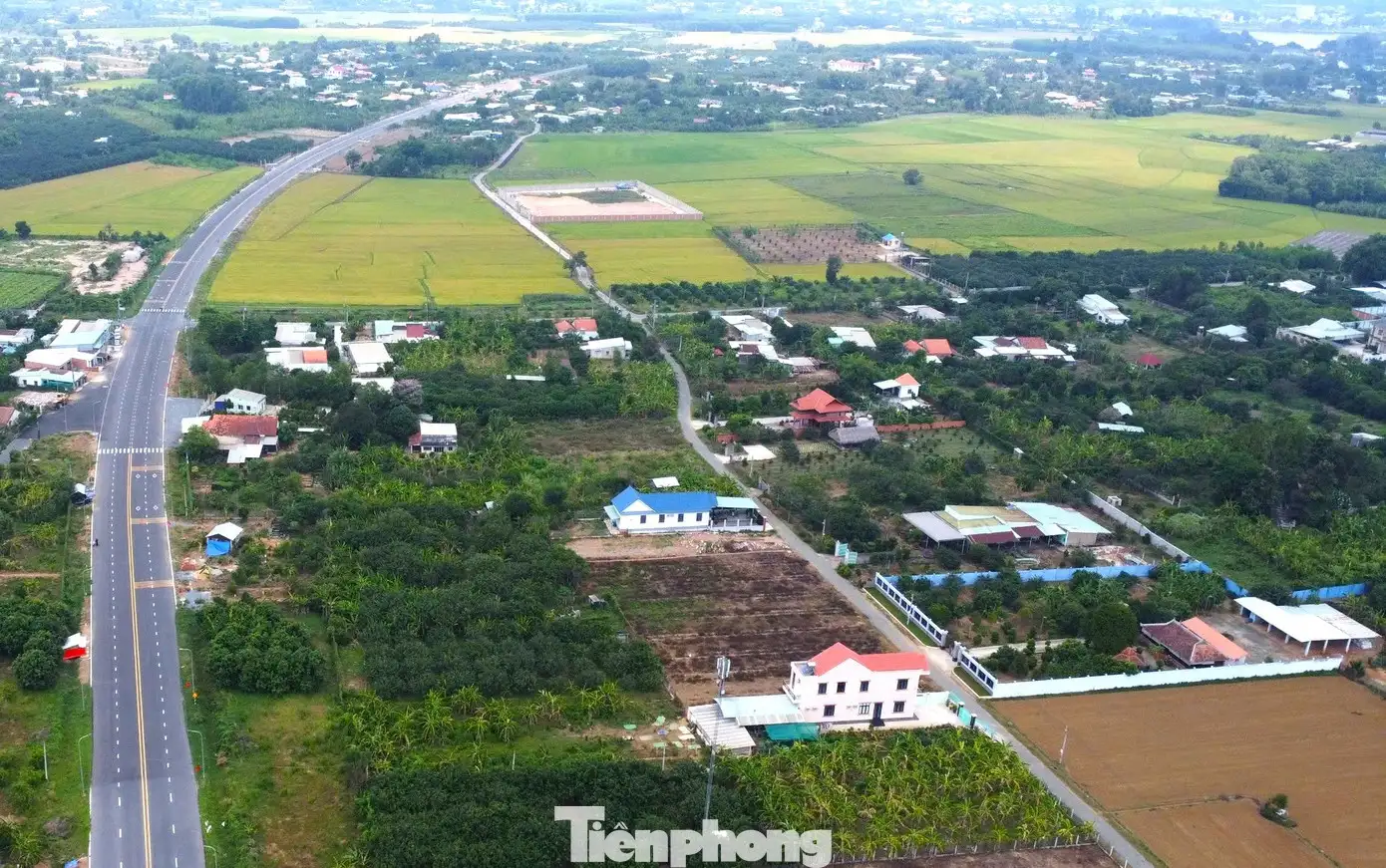 Về Làng thông minh xem nông dân chăm bưởi sạch phục vụ Tết