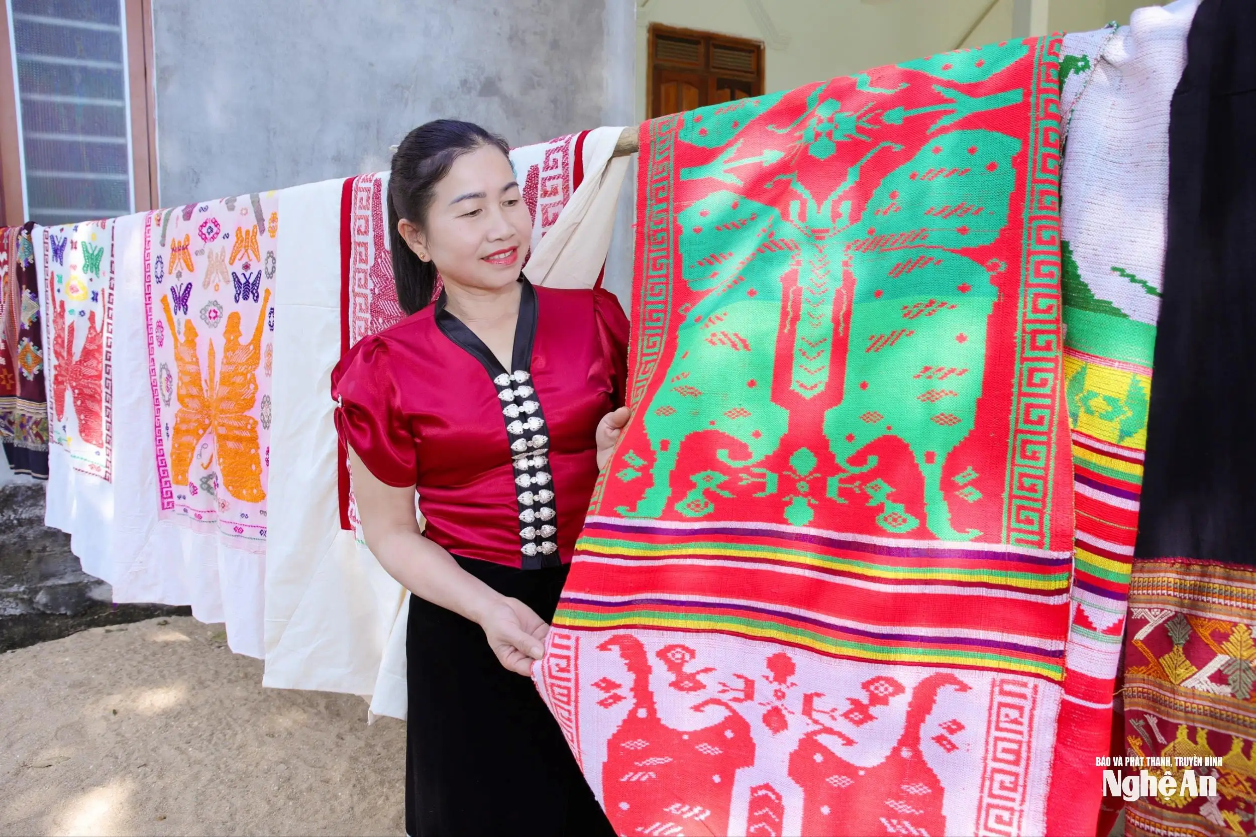 Về Tà Lạnh nghe nhịp tằm tang