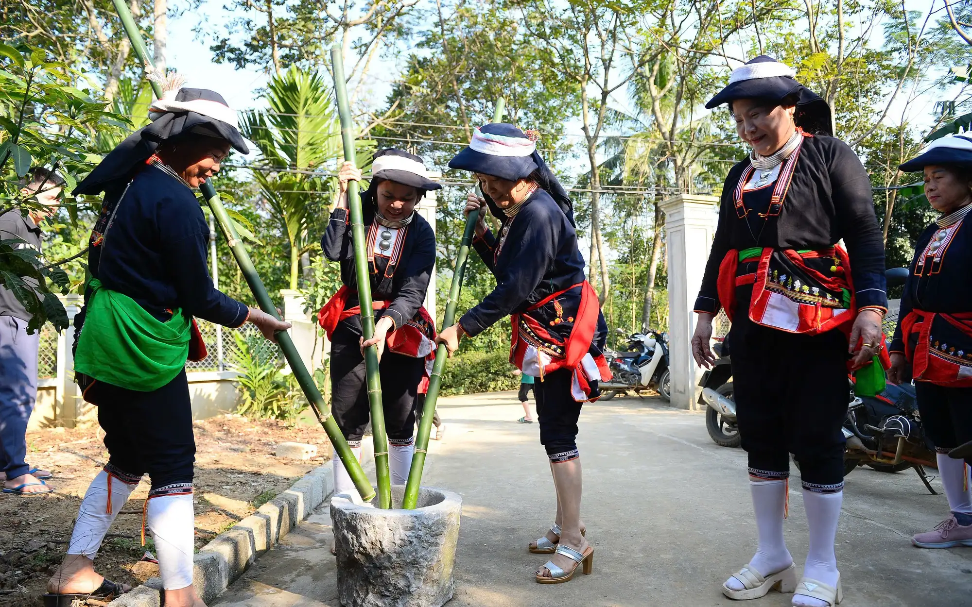 Vụ Tết bội thu, nghề miến dong truyền thống mang về tiền tỷ mỗi năm