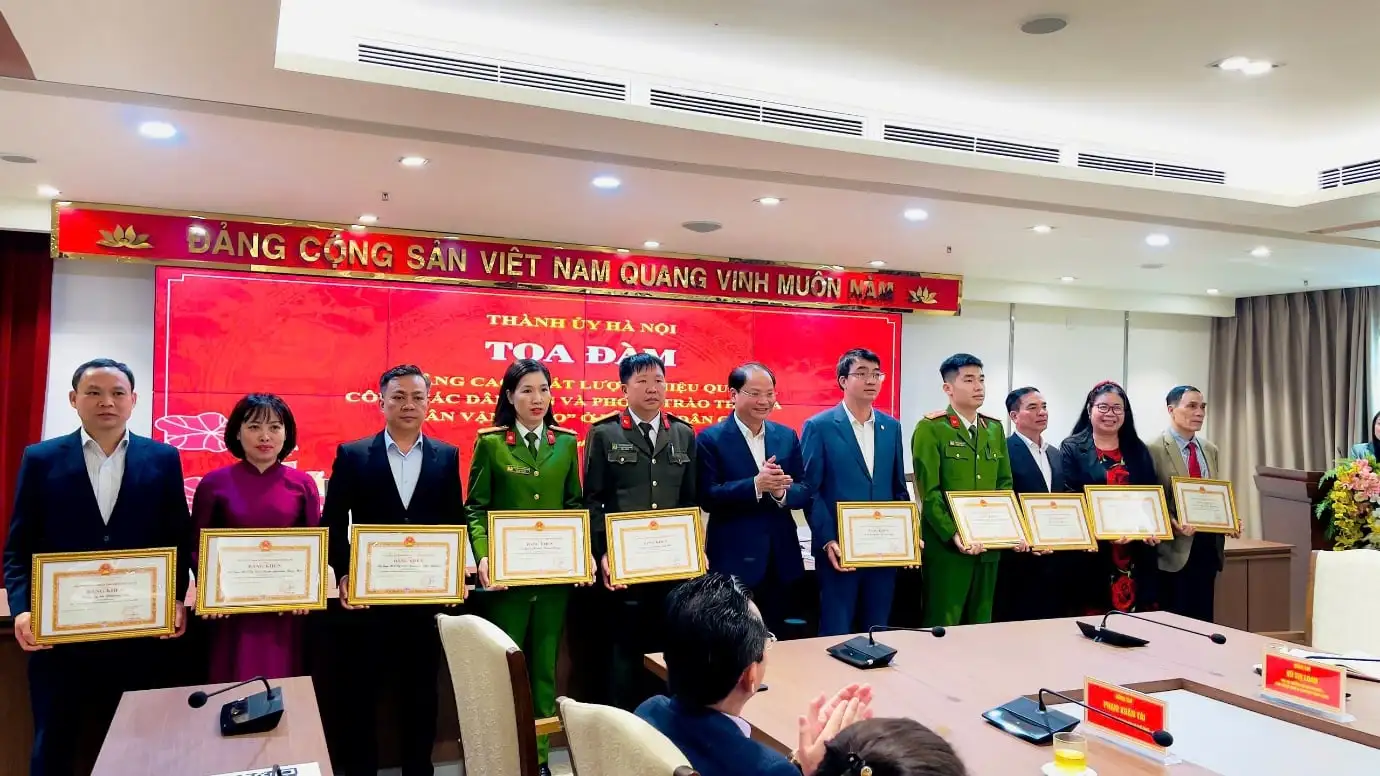 Xã Thư Lâm, TP Hà Nội (địa phận huyện Đông Anh), nông dân làm nông nghiệp công nghệ cao, sản phẩm sao OCOP