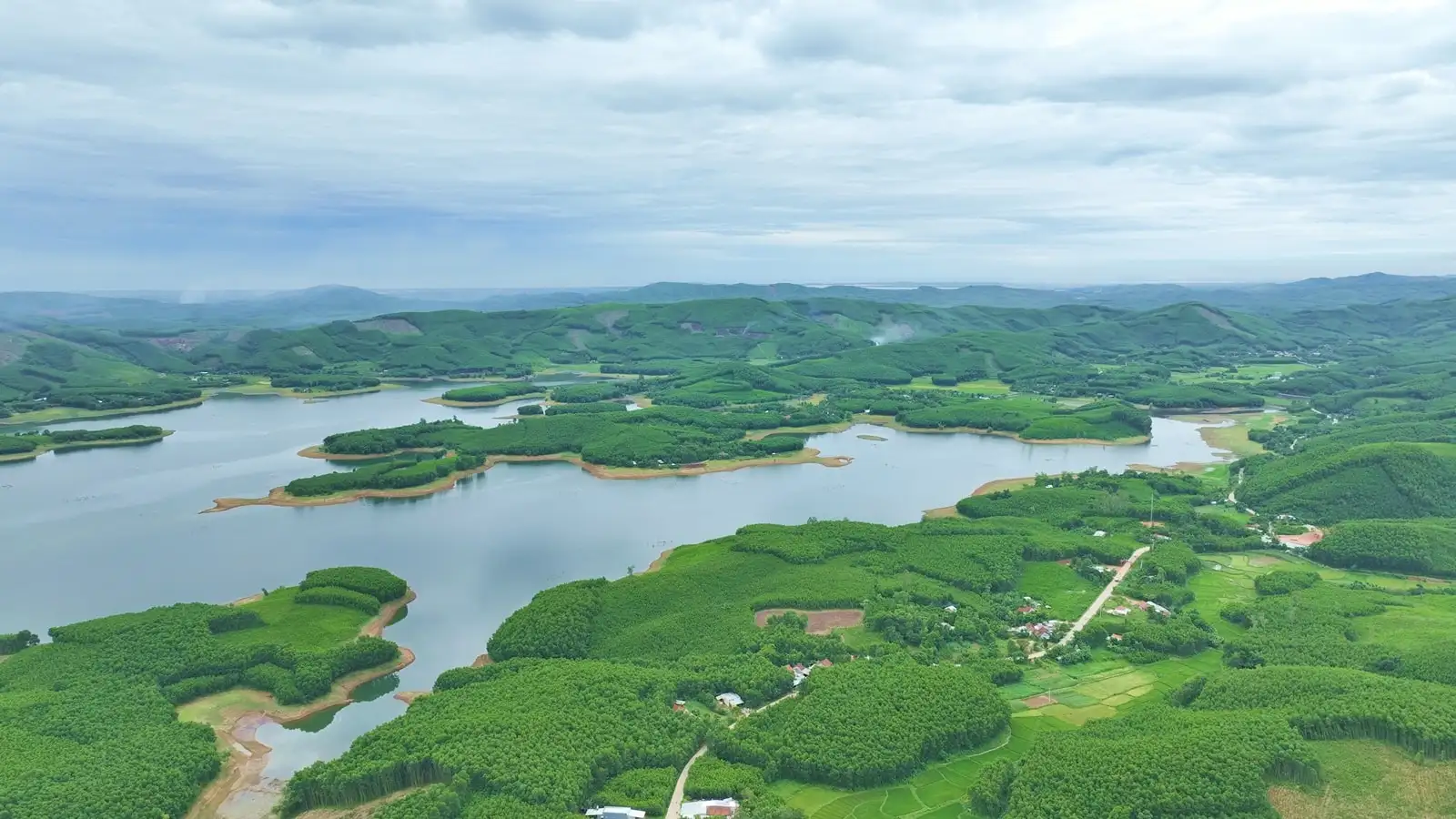 Xây dựng mô hình kinh tế bền vững trên đất gò đồi