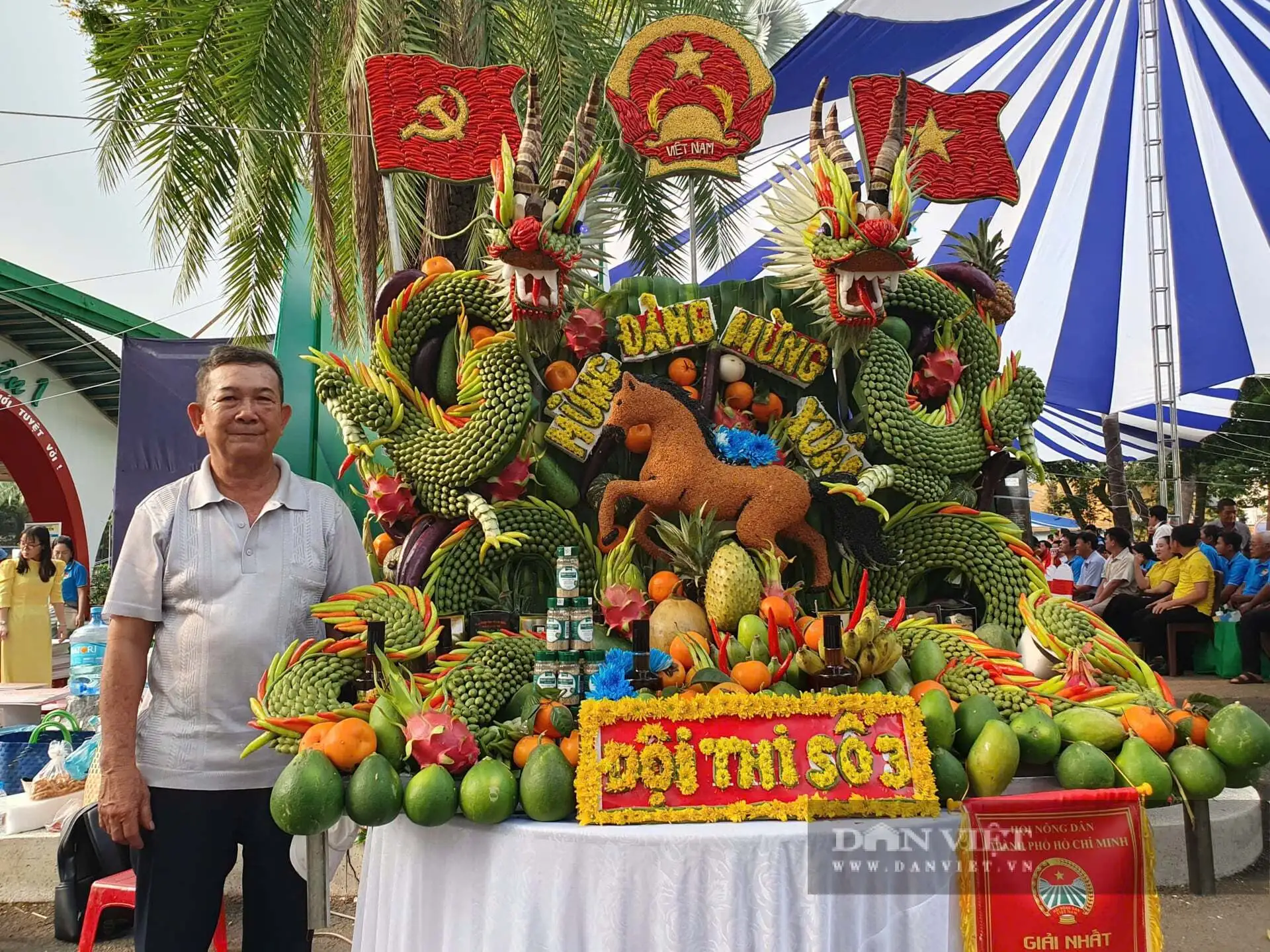 Chiêm ngưỡng tác phẩm trái cây độc đáo, toàn đặc sản, sản phẩm OCOP tại TP.HCM, khách nhìn là thích mê
