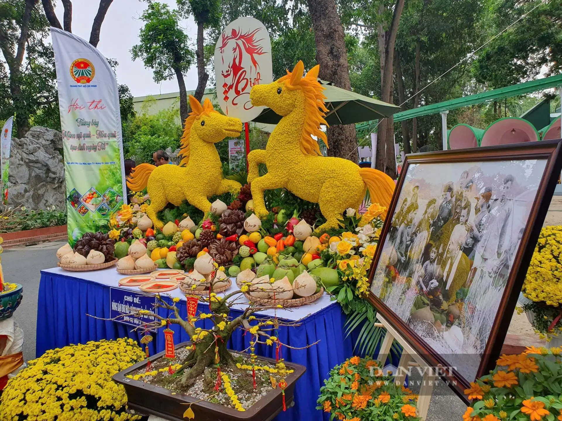 Chiêm ngưỡng tác phẩm trái cây độc đáo, toàn đặc sản, sản phẩm OCOP tại TP.HCM, khách nhìn là thích mê