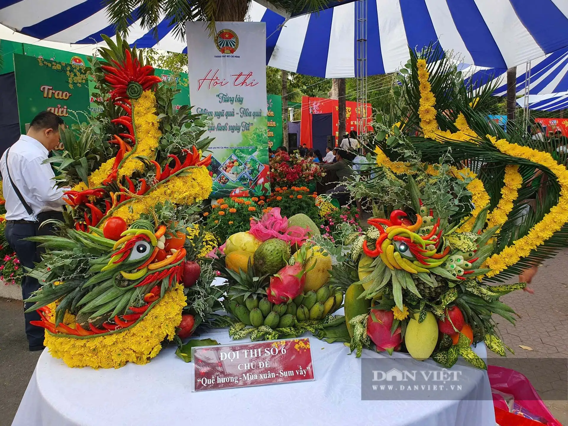 Chiêm ngưỡng tác phẩm trái cây độc đáo, toàn đặc sản, sản phẩm OCOP tại TP.HCM, khách nhìn là thích mê