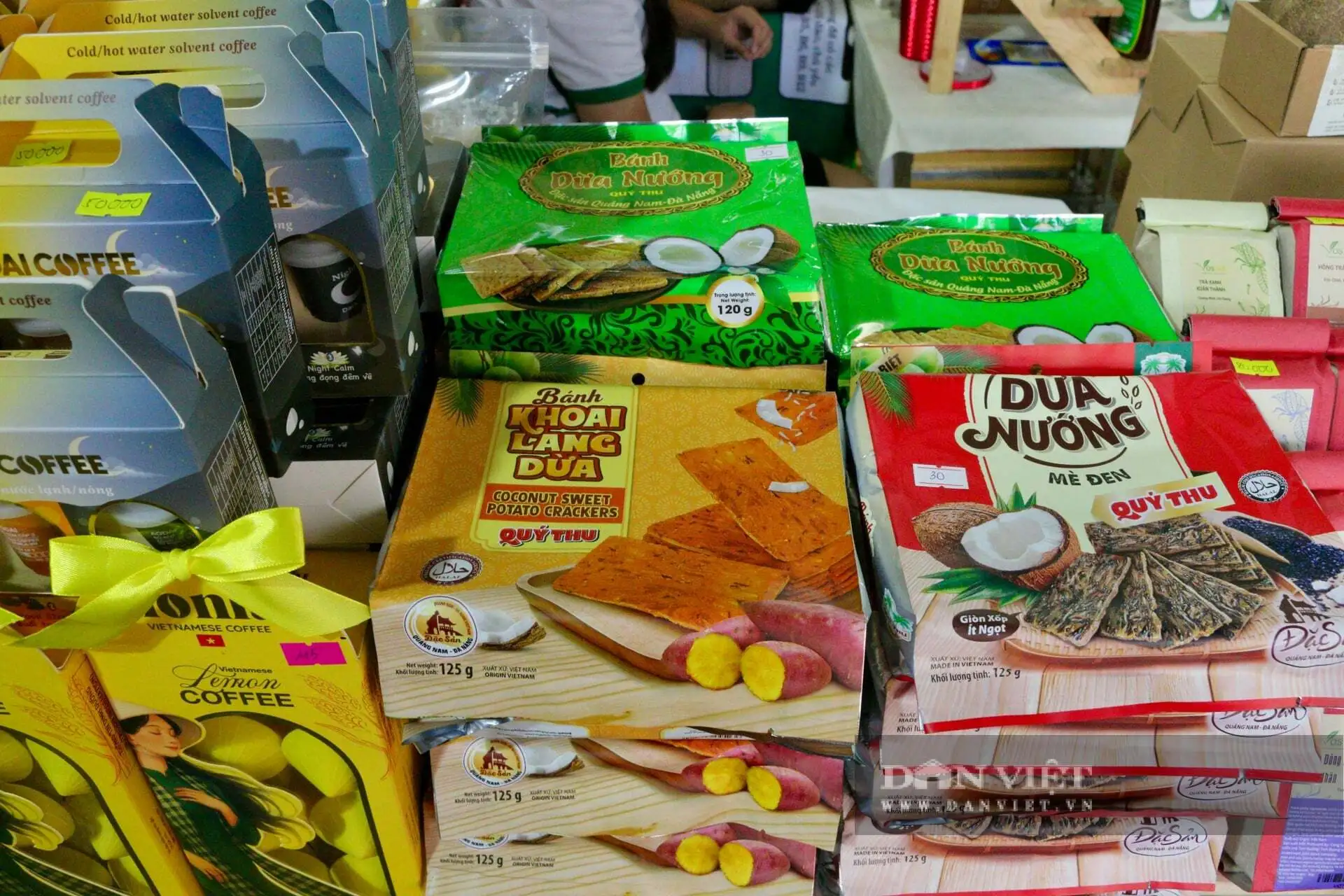 Chợ đặc biệt chỉ mở 4 ngày trước Tết, toàn đặc sản quê, OCOP 5 sao, dân Sài Gòn khen ngon nức nở