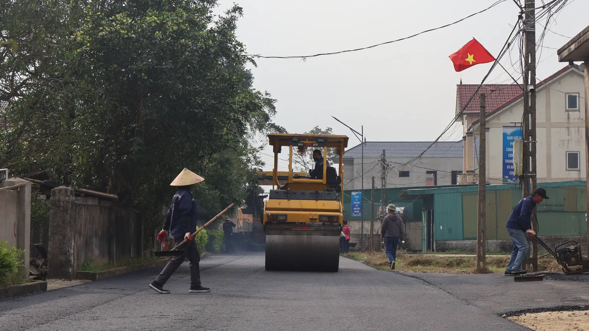 Hà Tĩnh: Đường quê rợp sắc hoa, đời sống người dân đổi thay nhờ xây dựng nông thôn mới