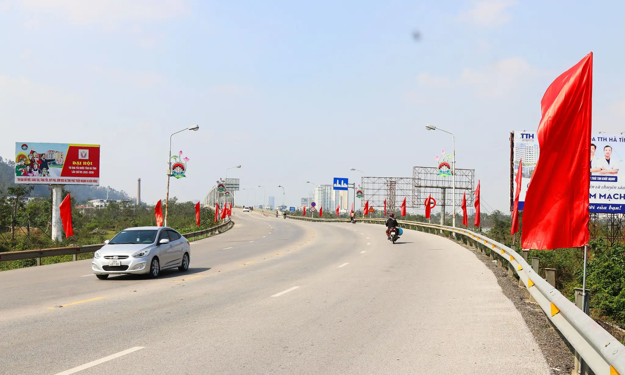 Hà Tĩnh: Đường quê rợp sắc hoa, đời sống người dân đổi thay nhờ xây dựng nông thôn mới