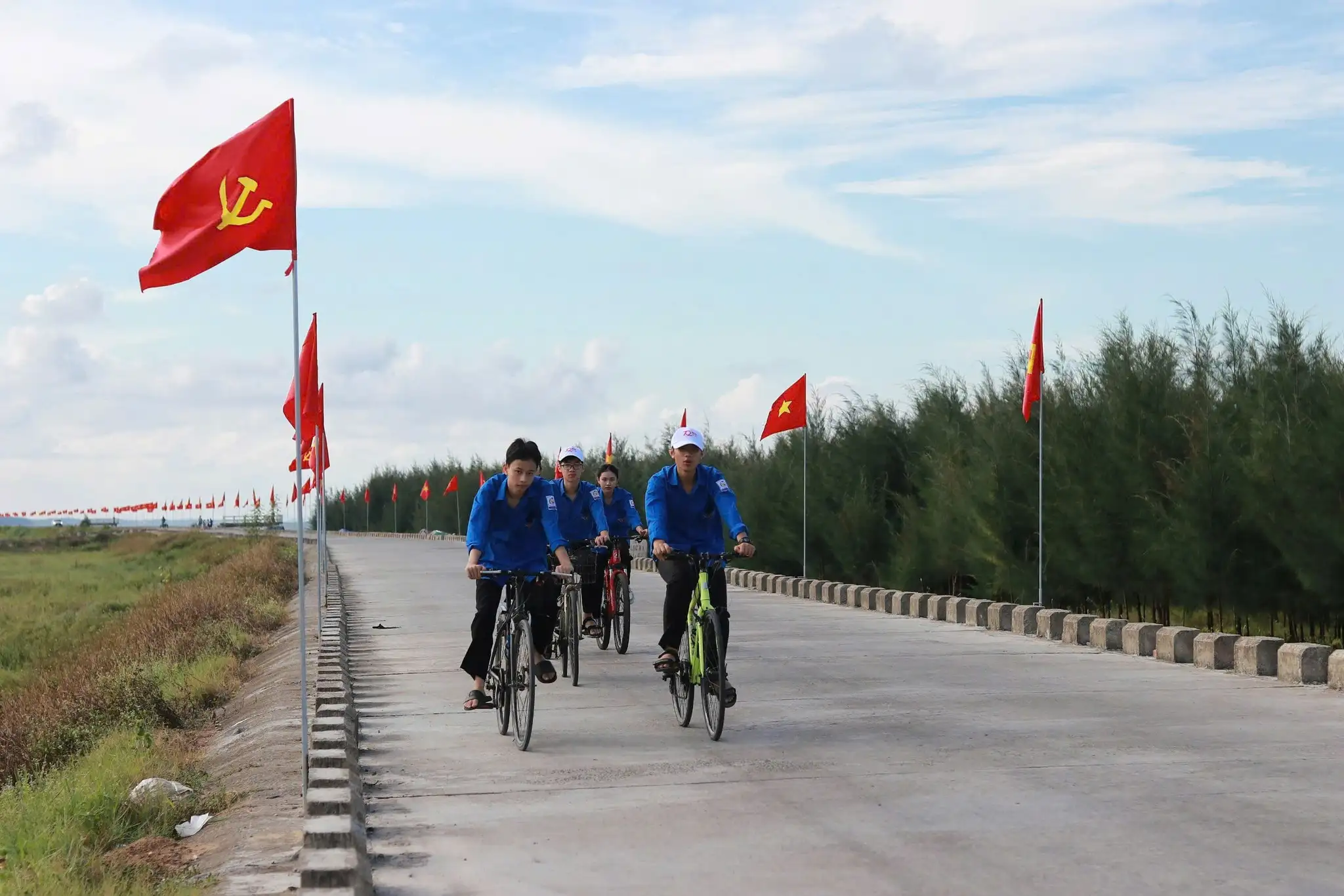 Hà Tĩnh: Đường quê rợp sắc hoa, đời sống người dân đổi thay nhờ xây dựng nông thôn mới