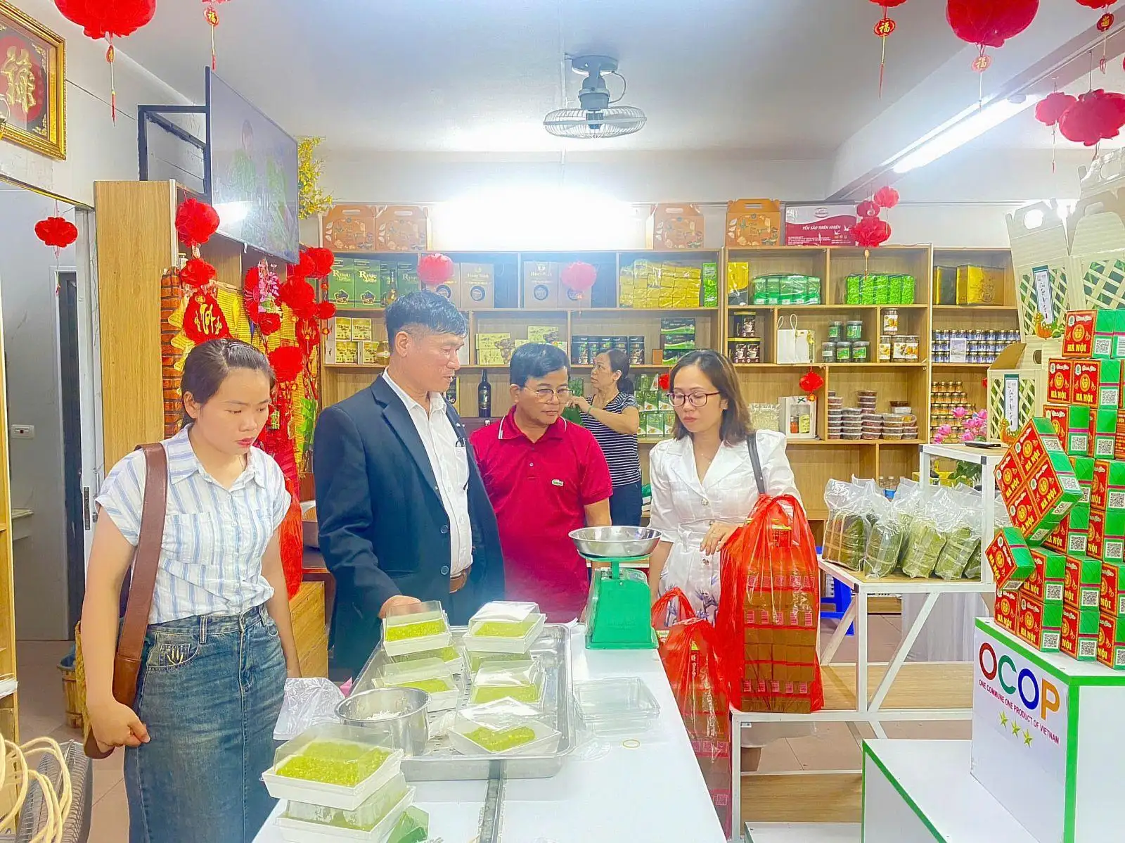 Hợp tác xã Cốm mộc Ngô Thức: Chăm sóc từng hạt lúa non để bảo tồn văn hóa và phát triển bền vững