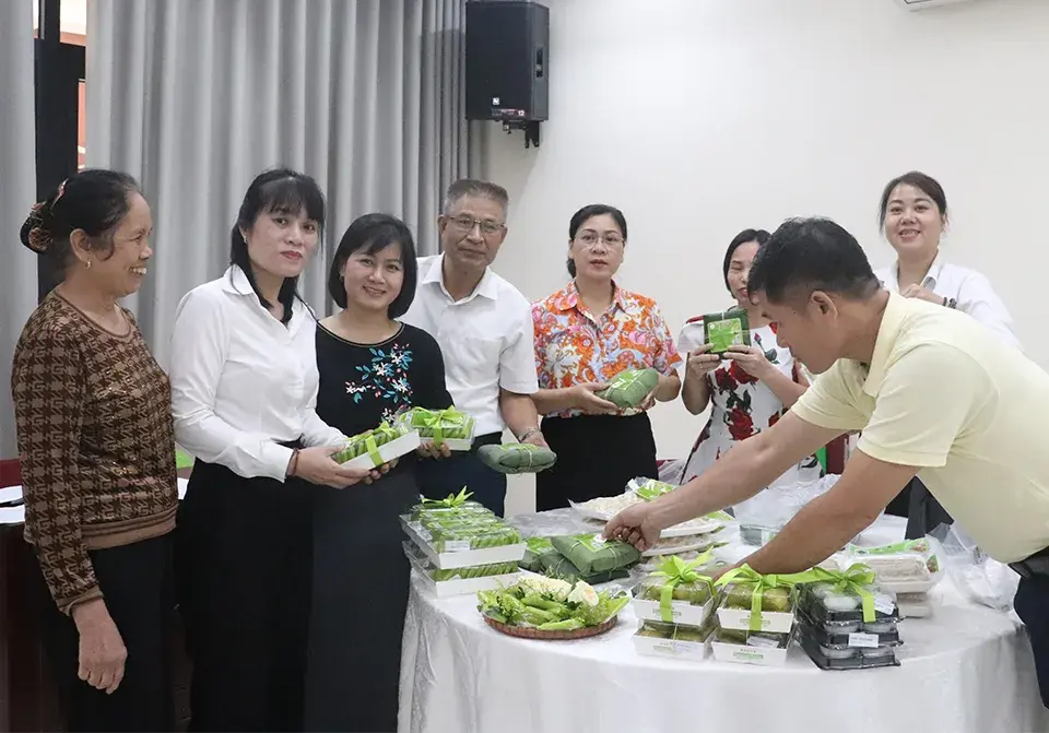 Hợp tác xã Cốm mộc Ngô Thức: Chăm sóc từng hạt lúa non để bảo tồn văn hóa và phát triển bền vững