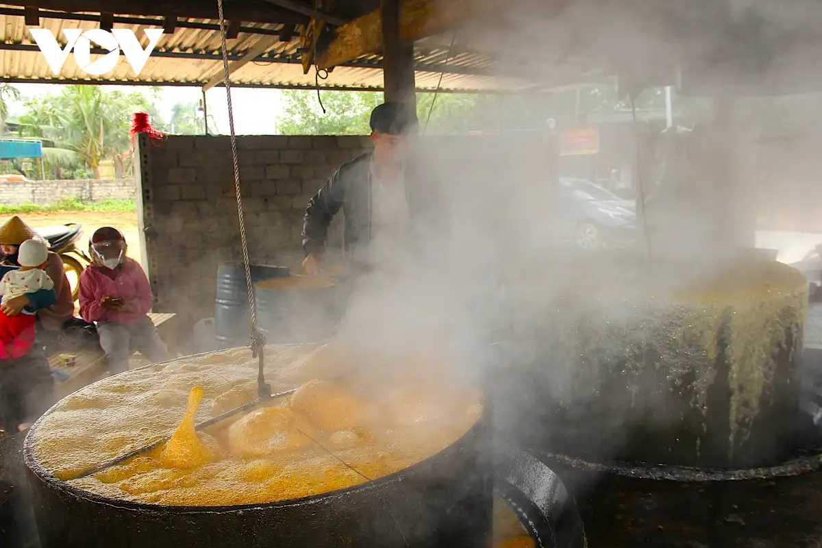 Làng mật mía ở Nghệ An hối hả vào vụ Tết