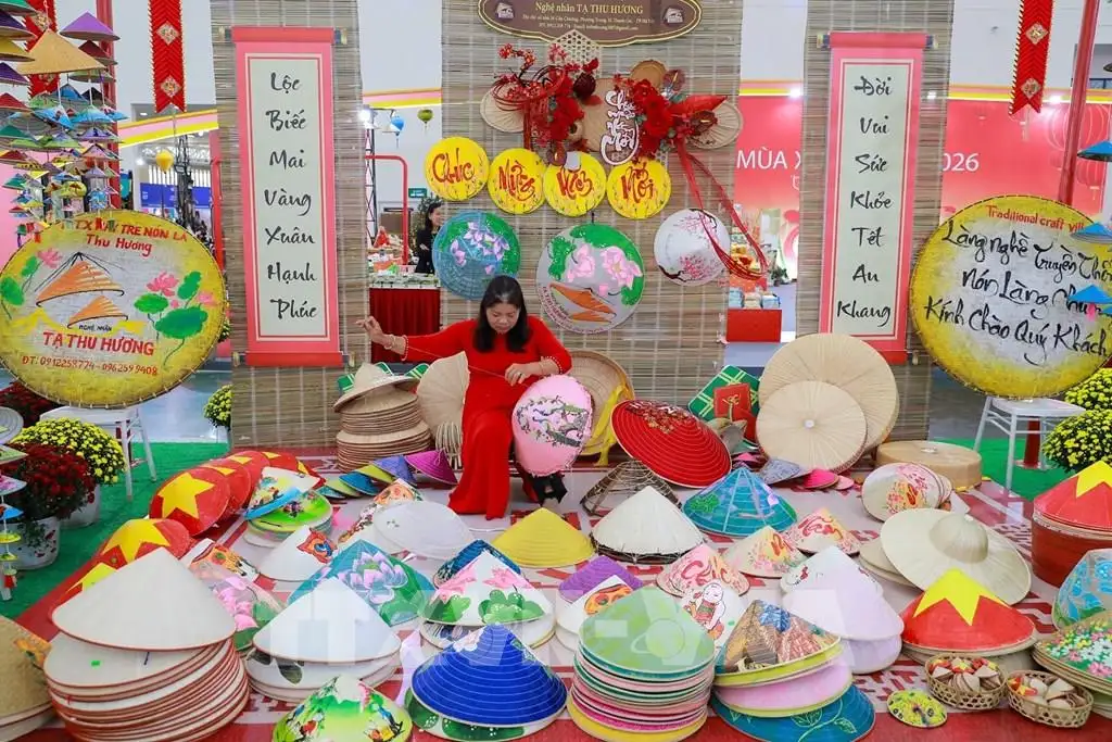Làng nghề truyền thống hút khách bằng trải nghiệm văn hoá tại Hội chợ Mùa Xuân 2026