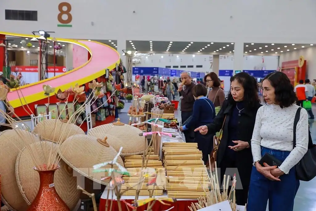 Làng nghề truyền thống hút khách bằng trải nghiệm văn hoá tại Hội chợ Mùa Xuân 2026