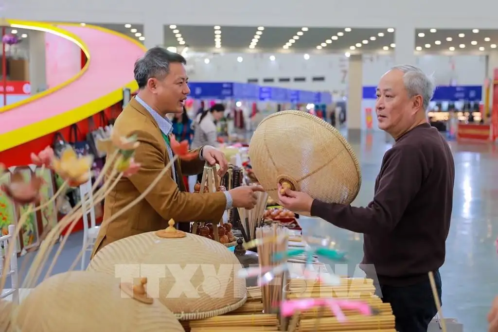 Làng nghề truyền thống hút khách bằng trải nghiệm văn hoá tại Hội chợ Mùa Xuân 2026