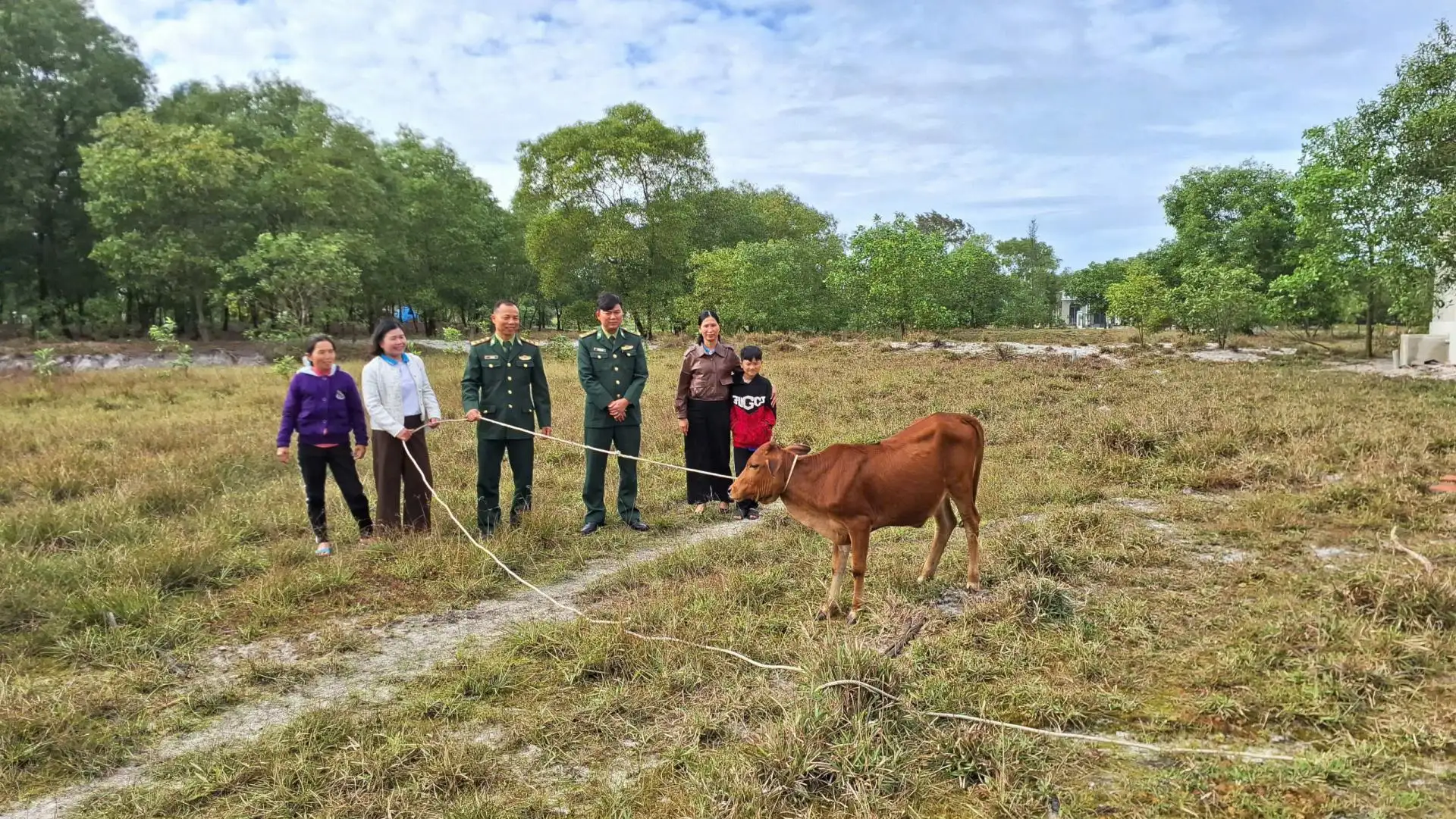 Quảng Trị: Mô hình “Bò giống quay vòng” cải thiện sinh kế phụ nữ vùng biên giới biển
