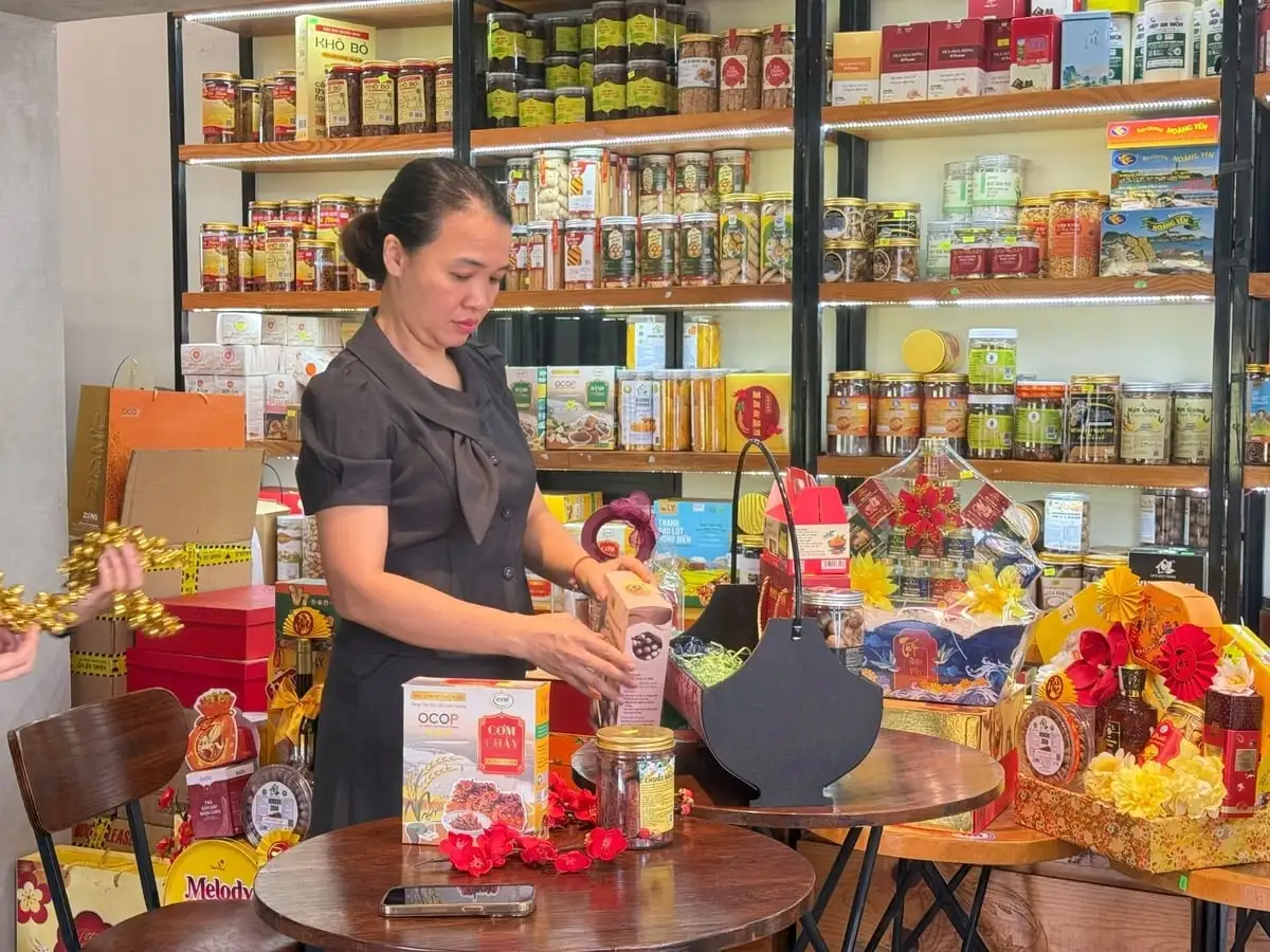 Sản phẩm OCOP dần chiếm lĩnh giỏ quà Tết